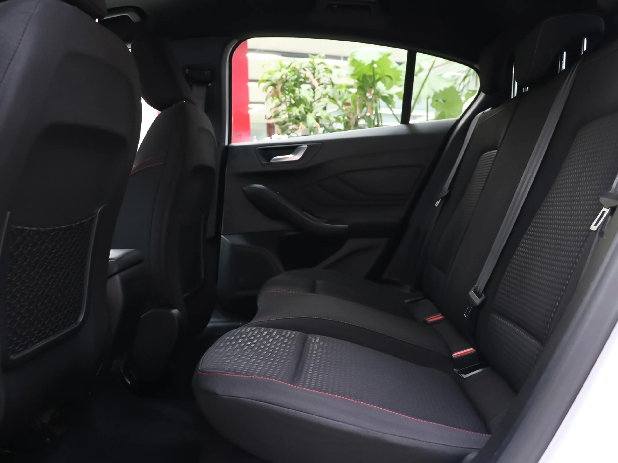 Ford Focus 1.0 Ecoboost MHEV ST-Line Auto 114 kW (155 CV) - Foto 9