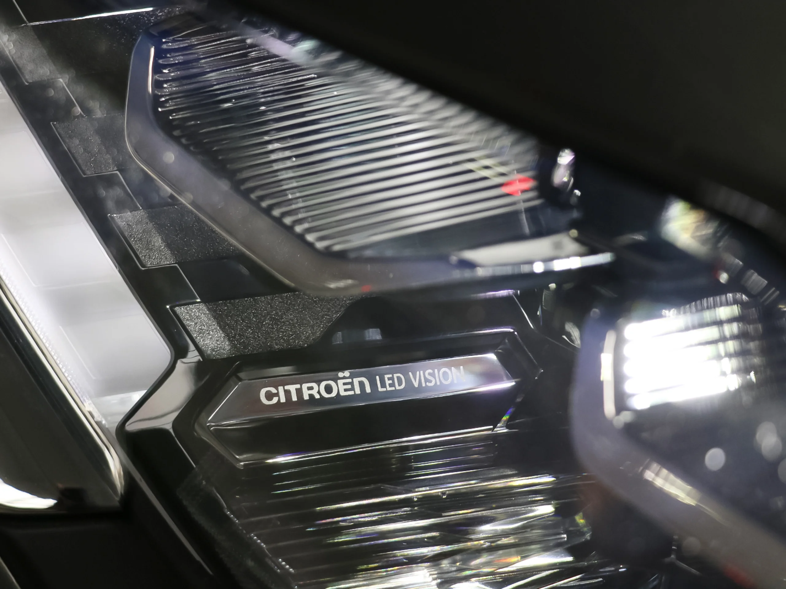 Citroen ë-C4 eléctrico 50kWh Shine 100 kW (136 CV) - Foto 37