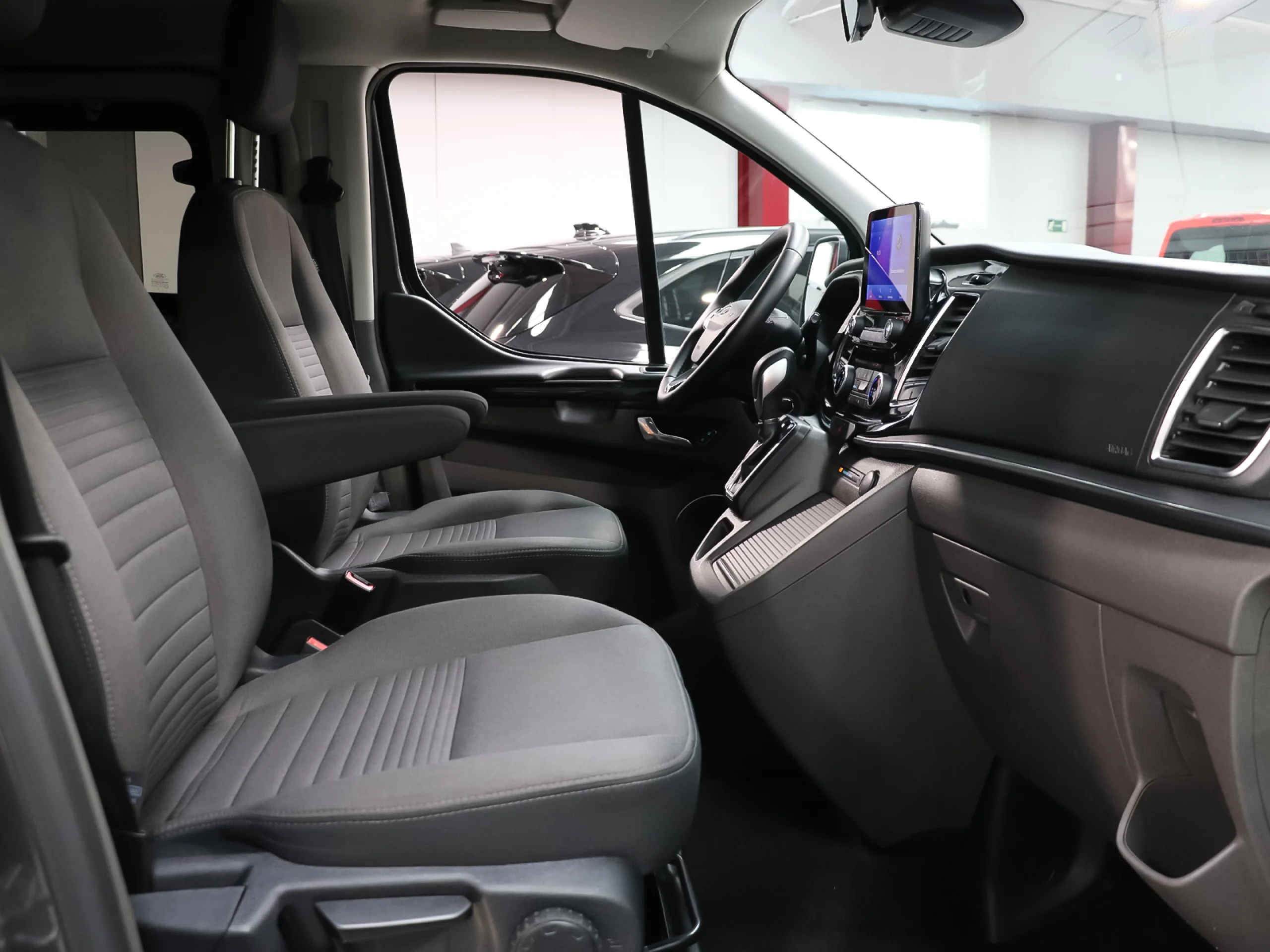 Ford Tourneo Custom 2.0 Ecoblue L1 Titanium Auto 125 kW (170 CV) - Foto 5