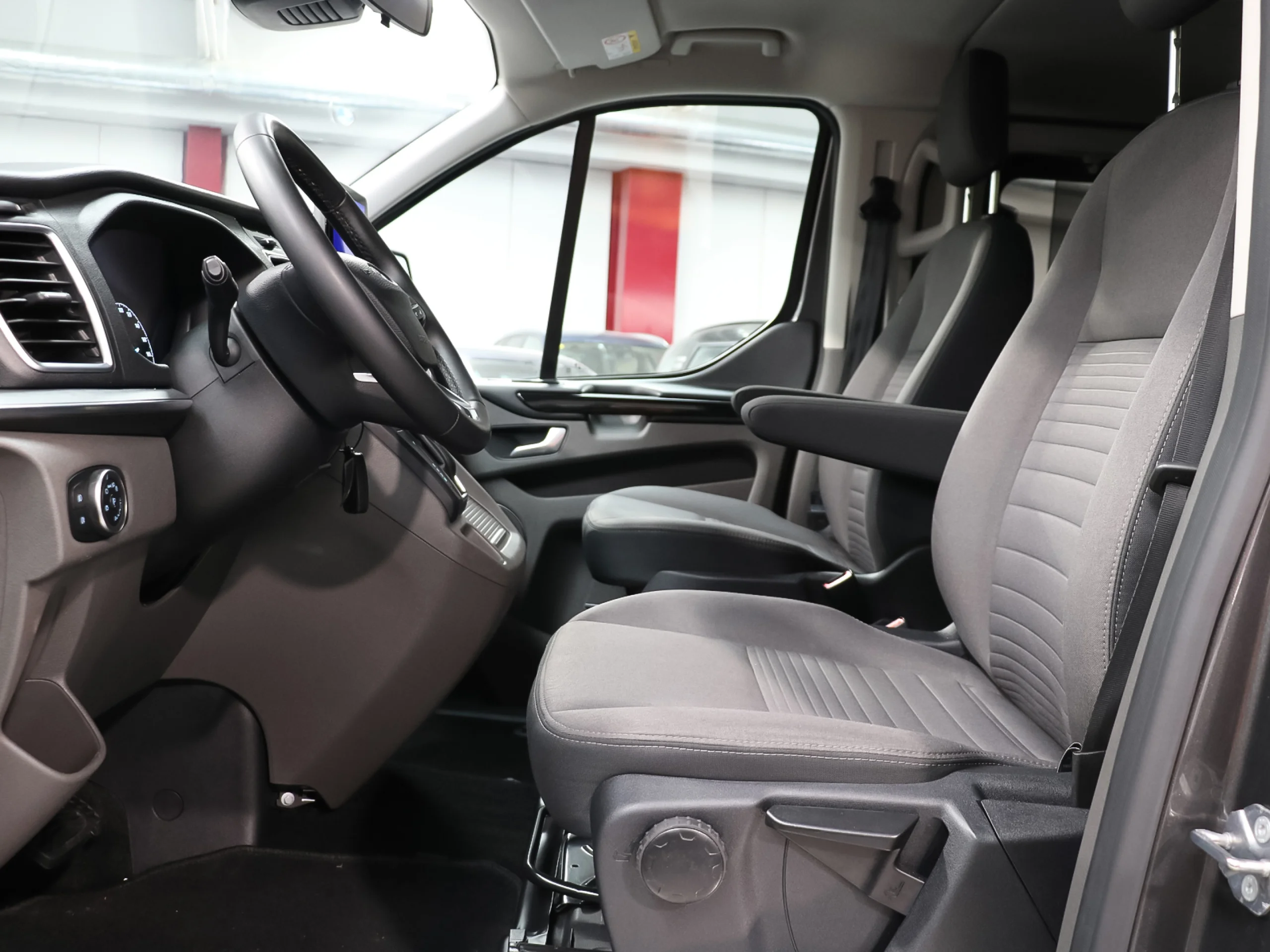 Ford Tourneo Custom 2.0 Ecoblue L1 Titanium Auto 125 kW (170 CV) - Foto 6