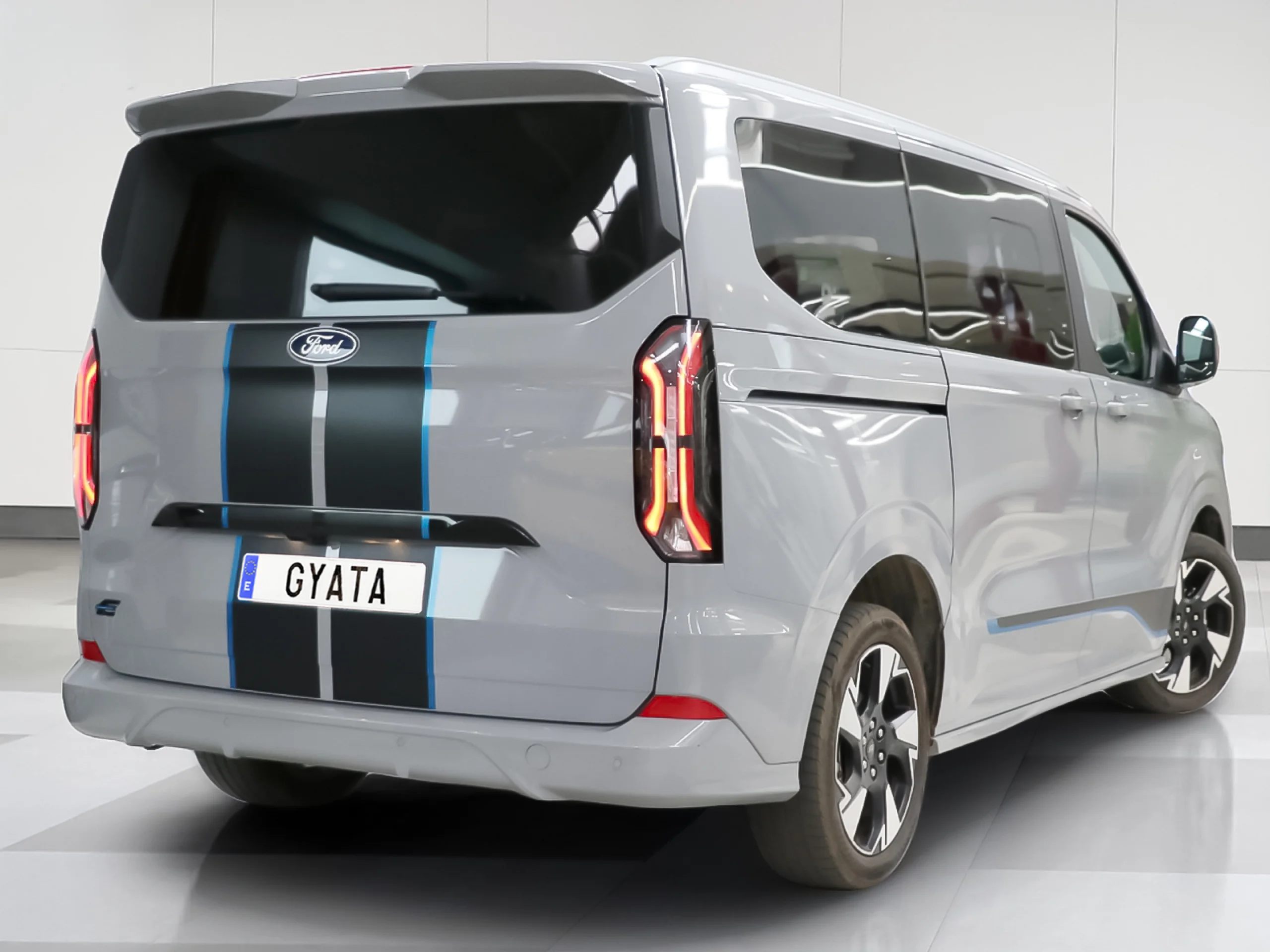 Ford Tourneo Custom BEV 64kWh Titanium X L1 Auto 160 kW (218 CV) - Foto 2