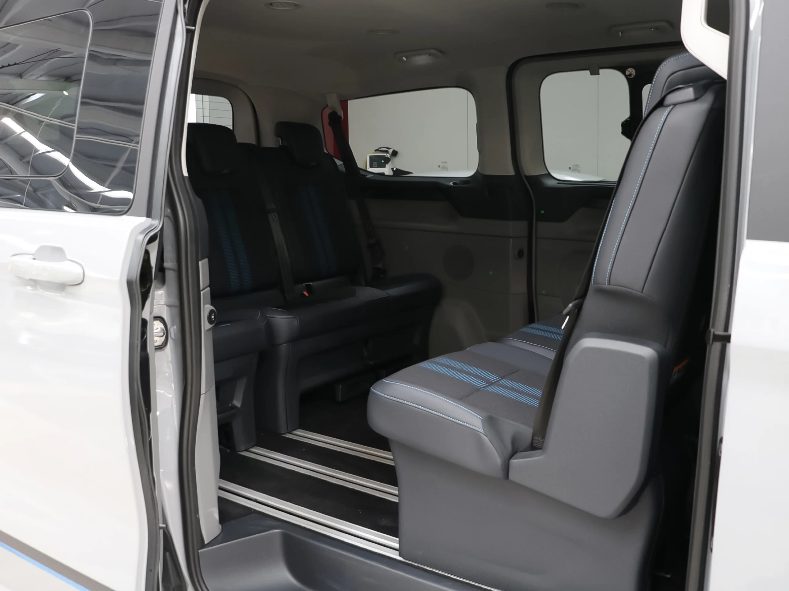 Ford Tourneo Custom BEV 64kWh Titanium X L1 Auto 160 kW (218 CV) - Foto 7