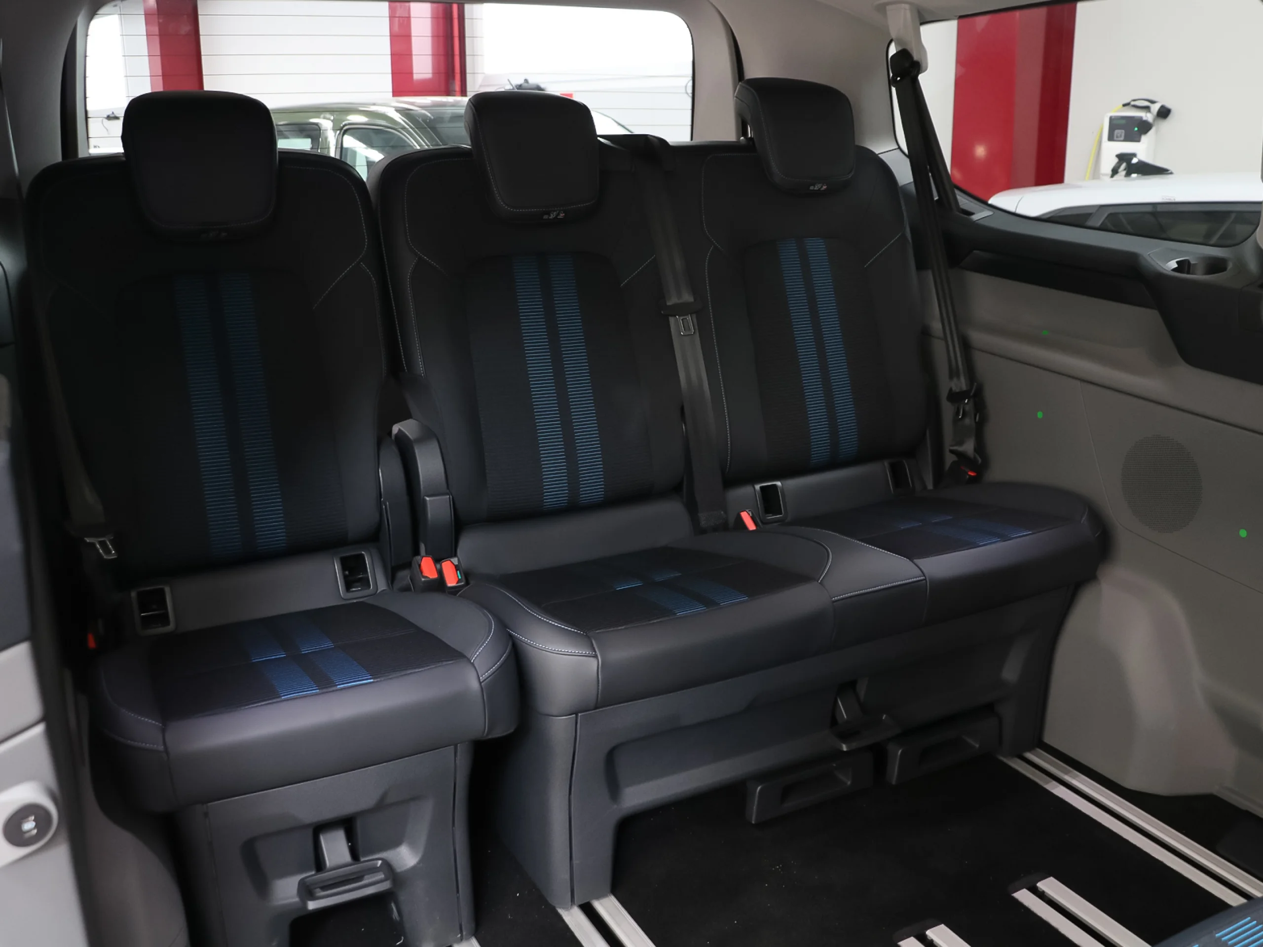 Ford Tourneo Custom BEV 64kWh Titanium X L1 Auto 160 kW (218 CV) - Foto 9