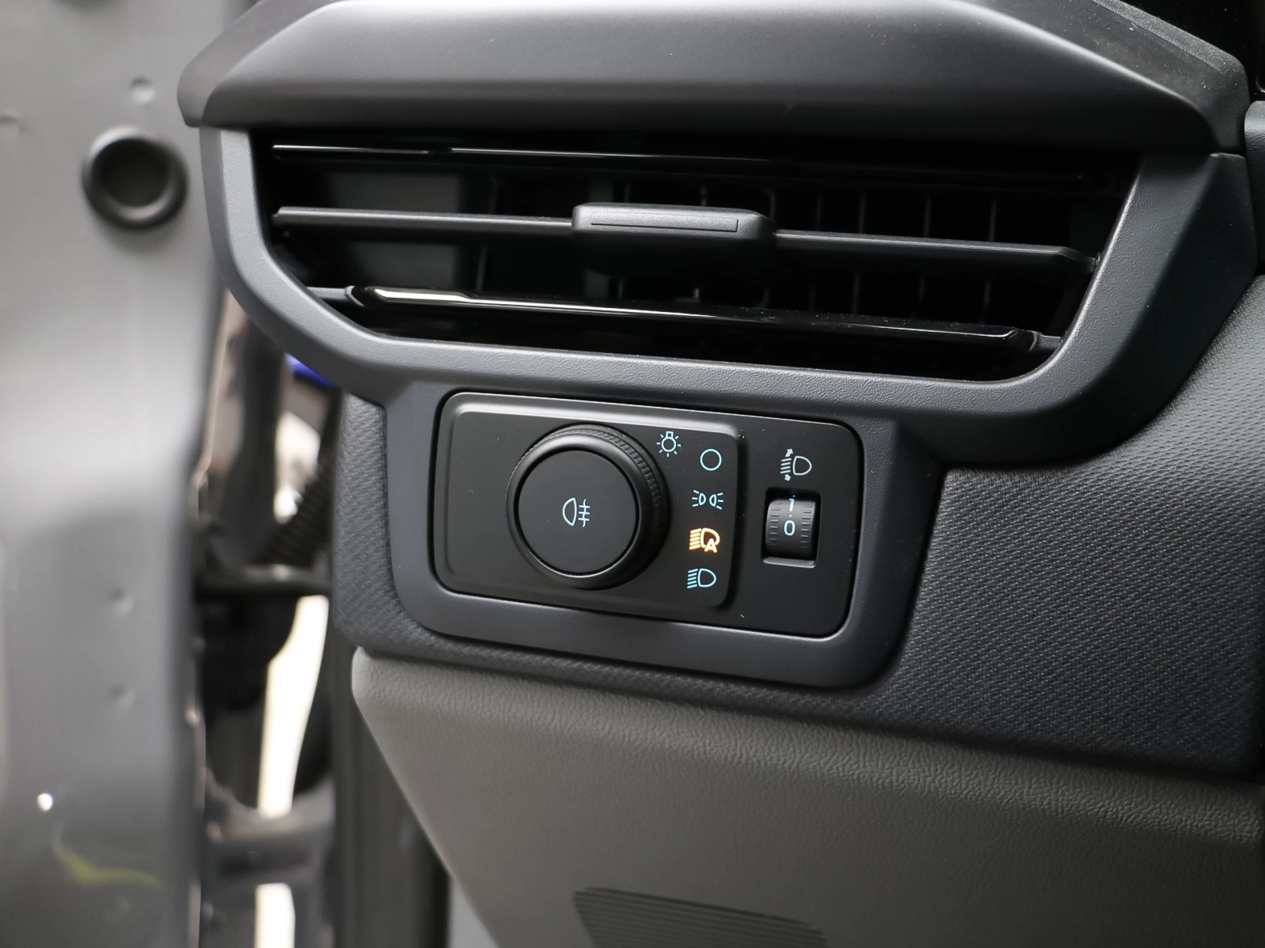 Ford Tourneo Custom BEV 64kWh Titanium X L1 Auto 160 kW (218 CV) - Foto 51