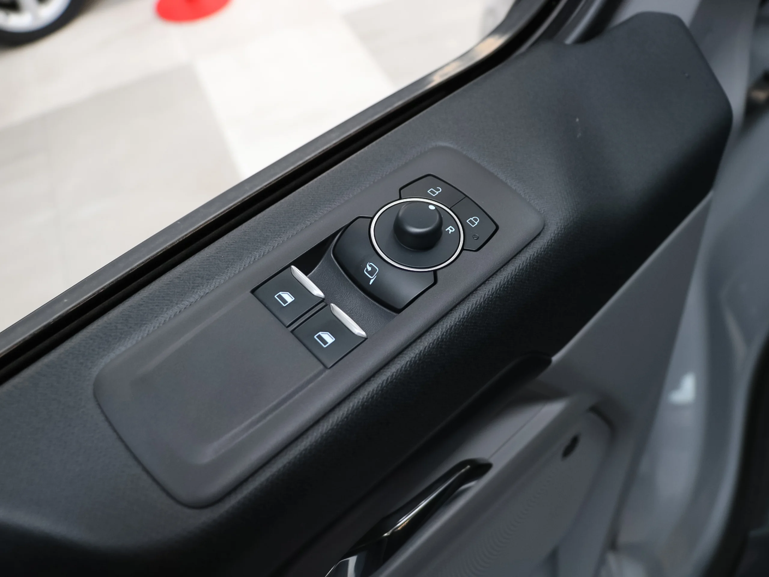 Ford Tourneo Custom BEV 64kWh Titanium X L1 Auto 160 kW (218 CV) - Foto 53
