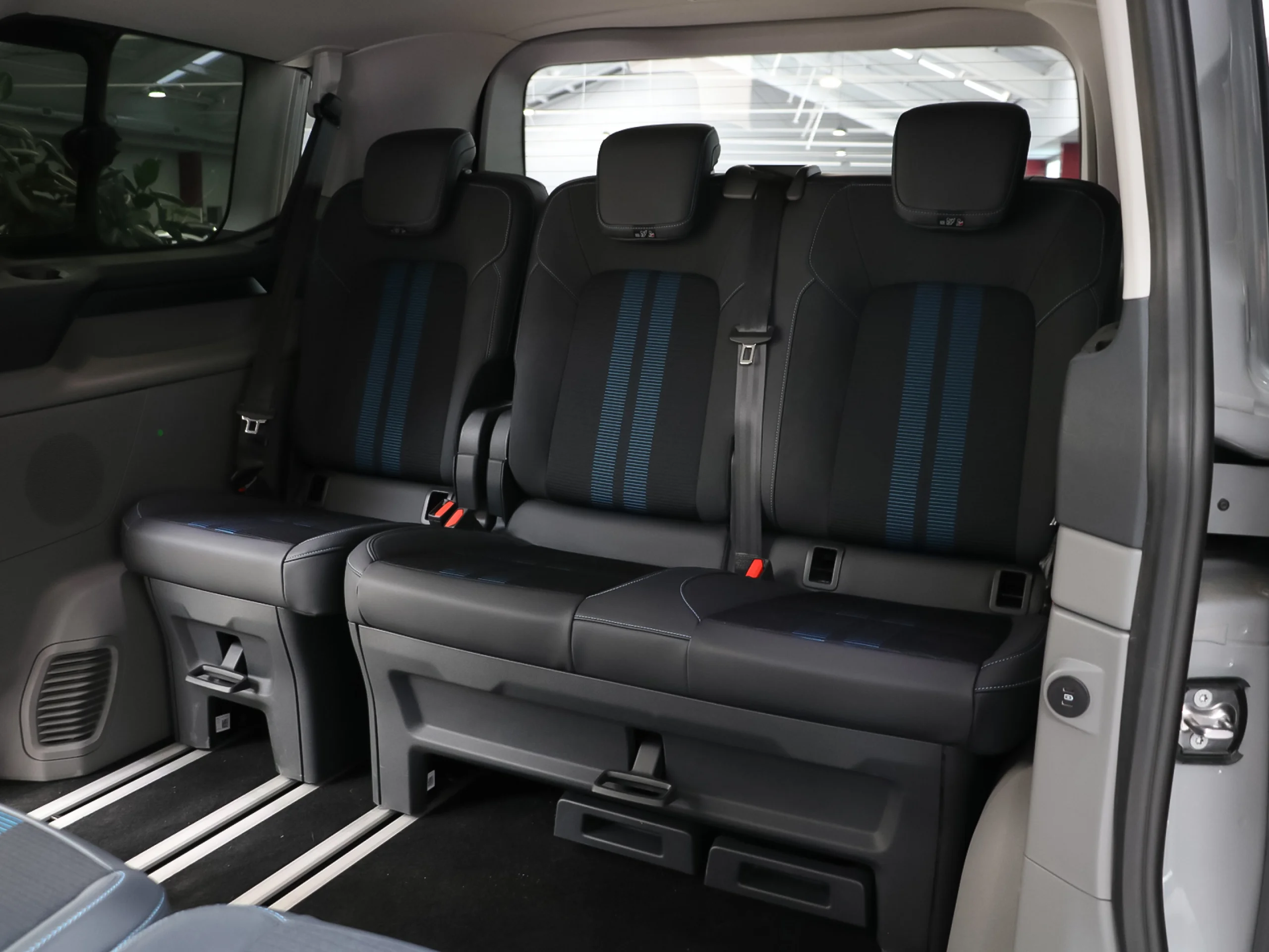 Ford Tourneo Custom BEV 64kWh Titanium X L1 Auto 160 kW (218 CV) - Foto 14