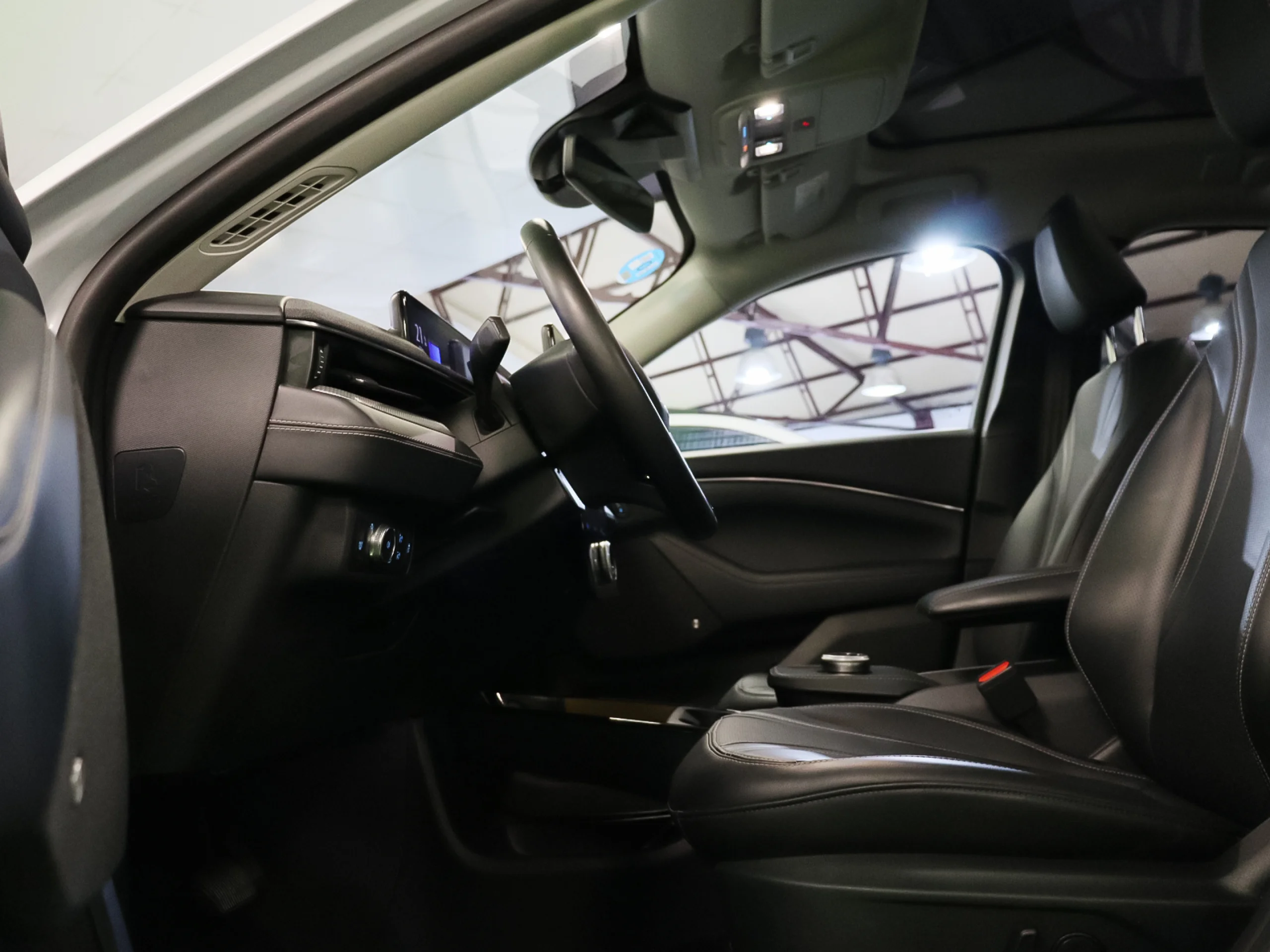 Ford Mustang Mach-E Batería 98.8Kwh 216 kW (294 CV) - Foto 4