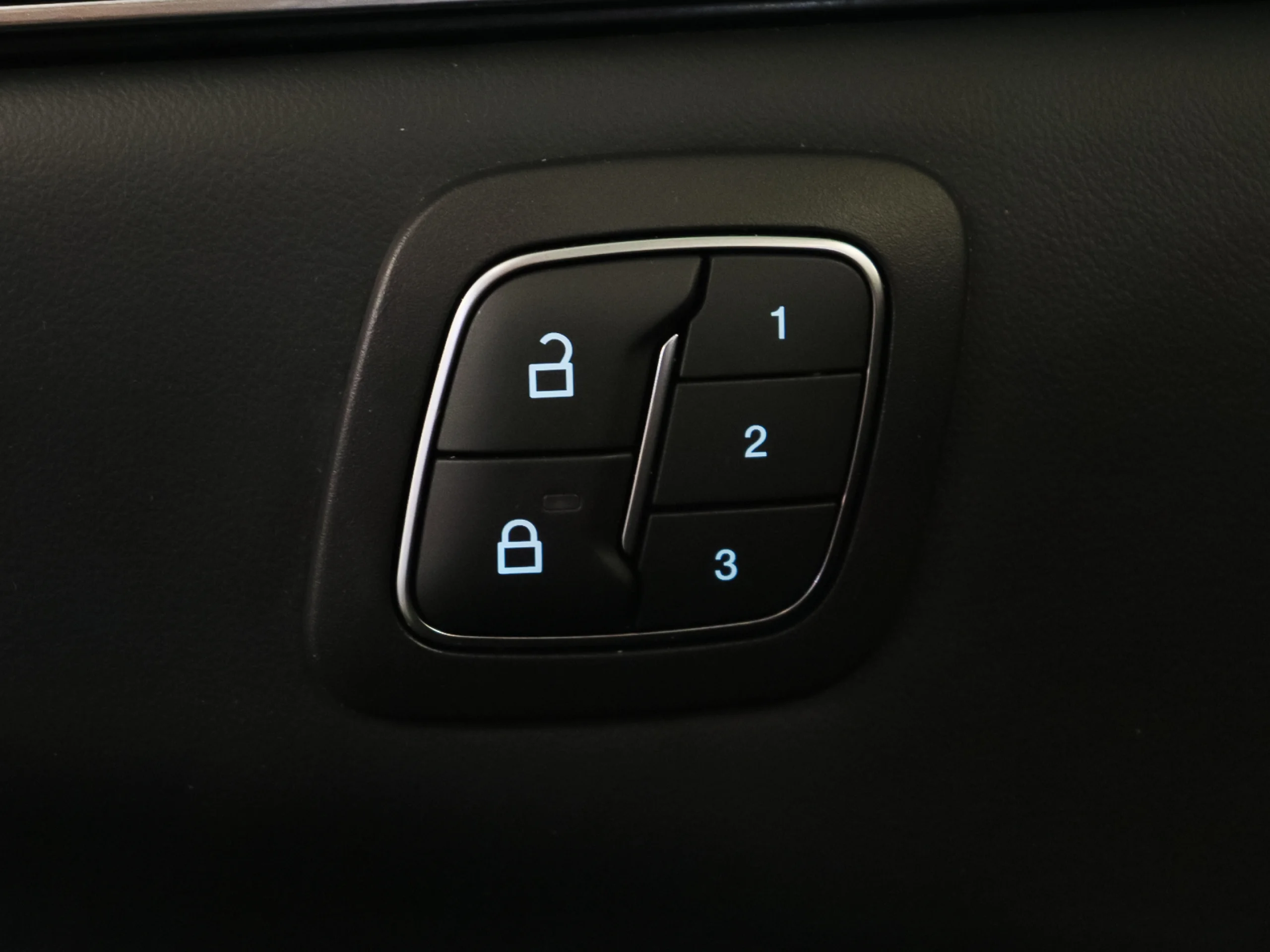 Ford Mustang Mach-E Batería 98.8Kwh 216 kW (294 CV) - Foto 6