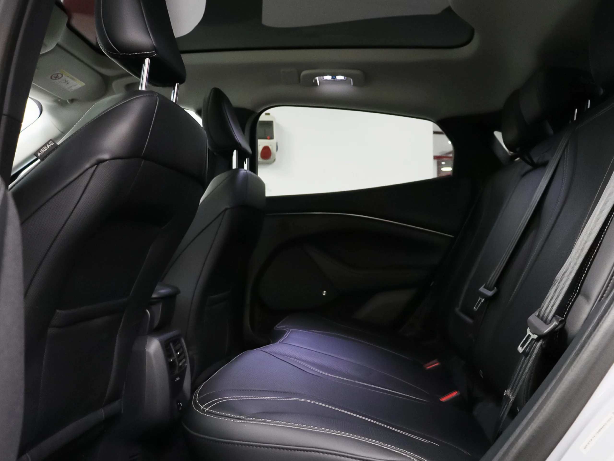 Ford Mustang Mach-E Batería 98.8Kwh 216 kW (294 CV) - Foto 8