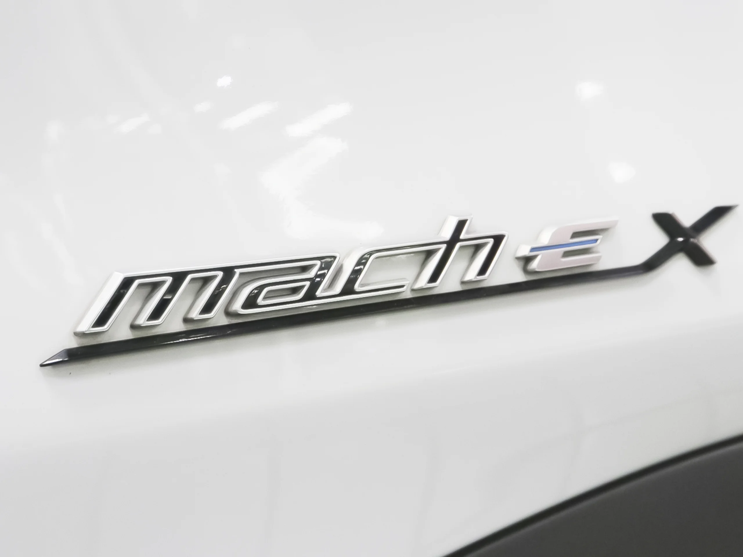 Ford Mustang Mach-E Batería 98.8Kwh 216 kW (294 CV) - Foto 31