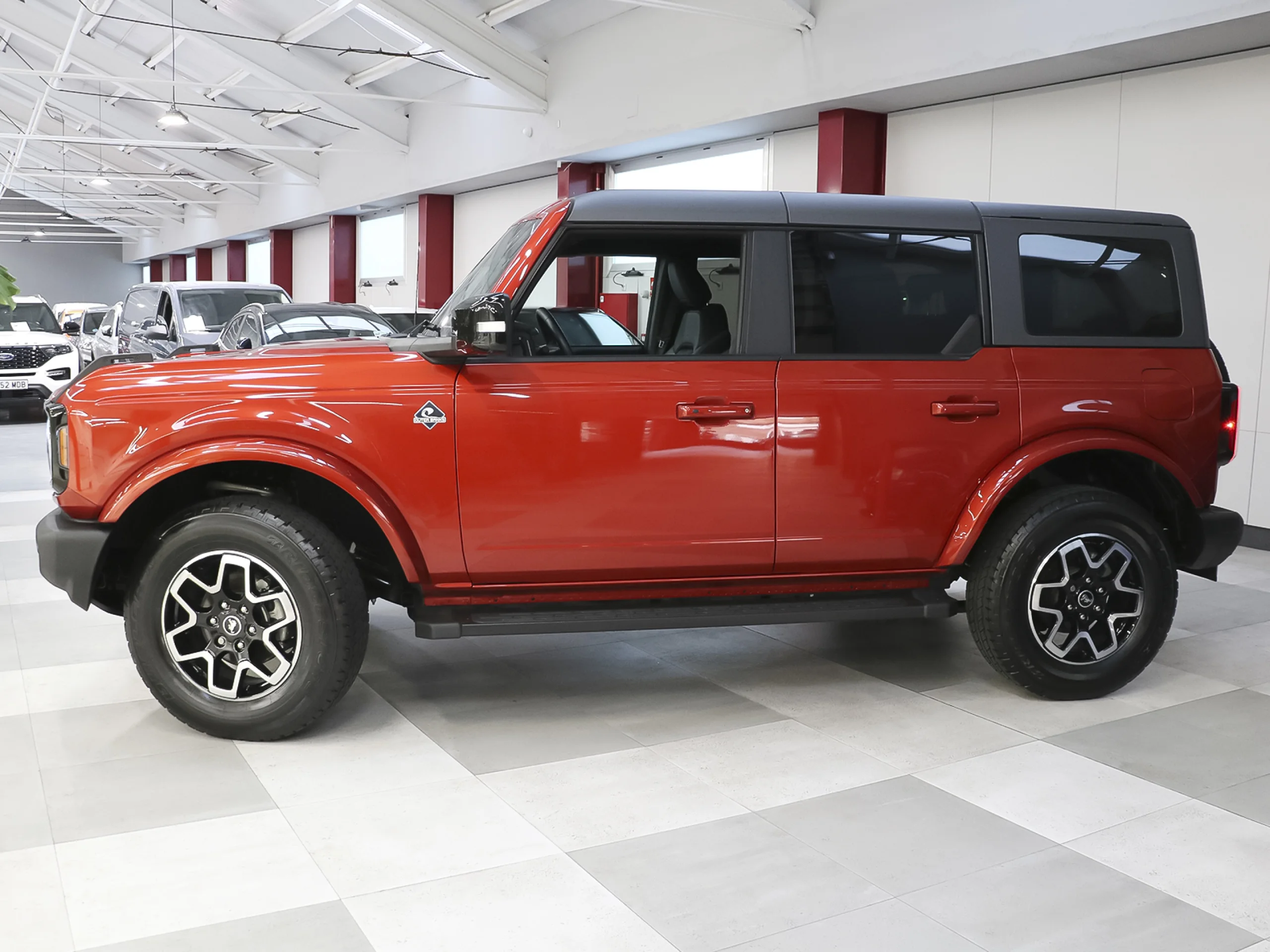 Ford Bronco 2.7 EcoBoost V6 Outer Banks 4x4 In Auto 246 kW (335 CV) - Foto 2