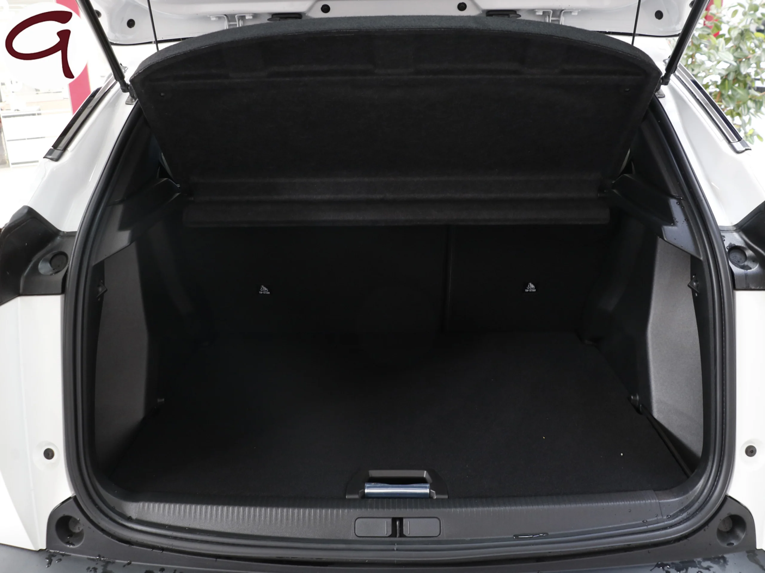 Peugeot E-2008 Eléctrico Allure Pack 100 kW (136 CV) - Foto 23