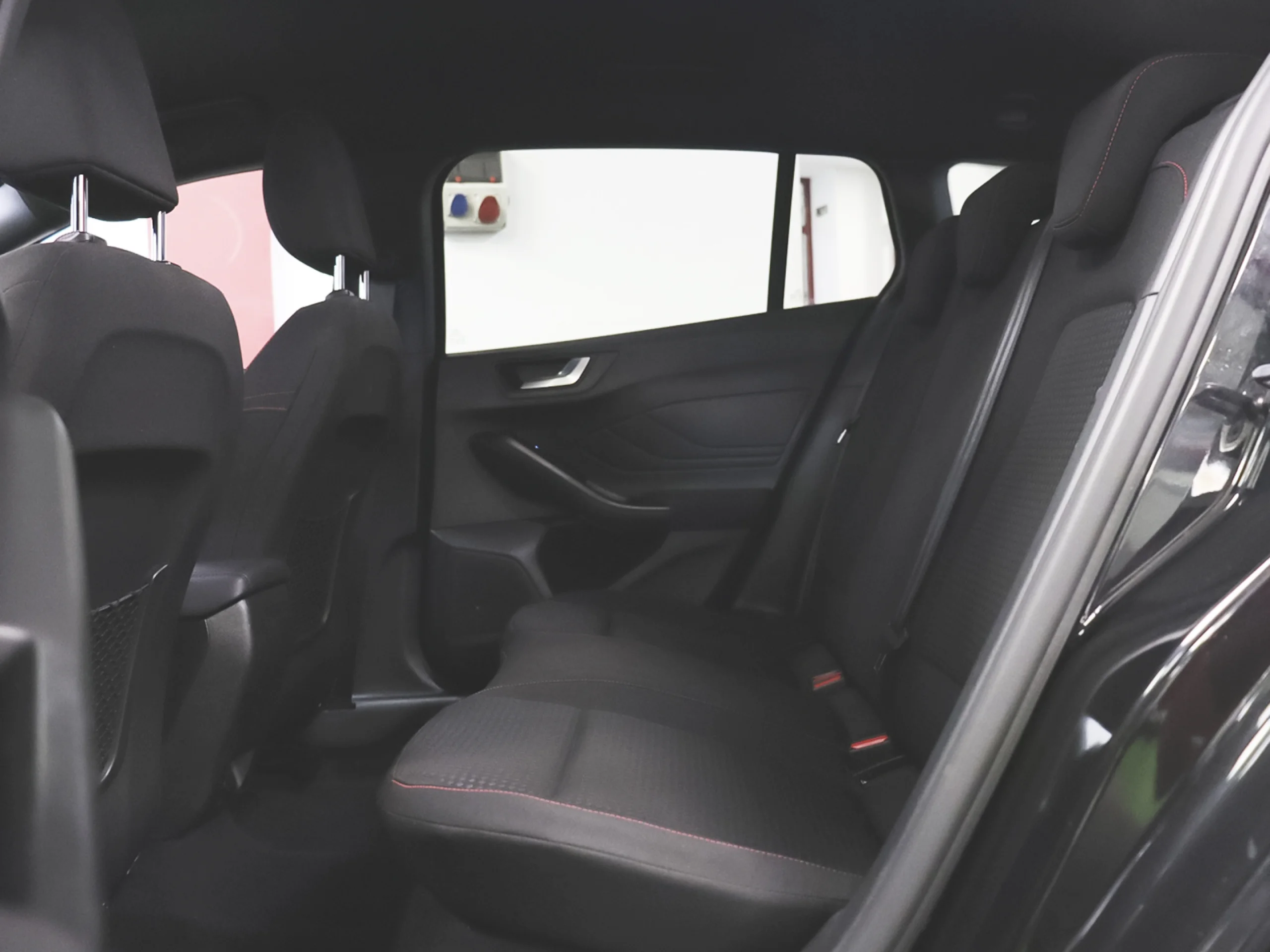 Ford Focus SportBreak 1.0 Ecoboost MHEV ST-Line Auto 114 kW (155 CV) - Foto 8