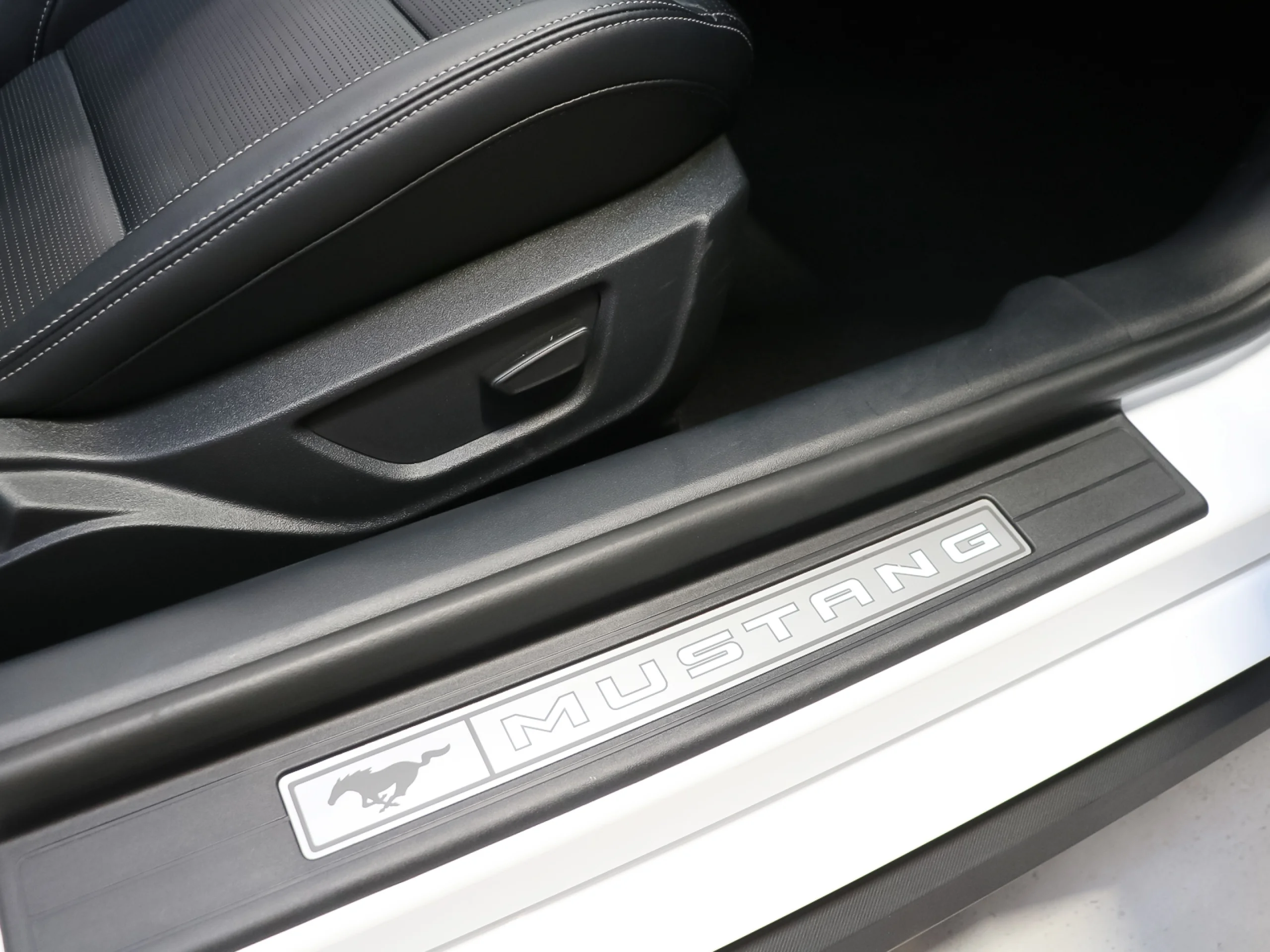 Ford Mustang 5.0 Ti-VCT V8 Convertible Mustang GT AT 331 kW (450 CV) - Foto 11