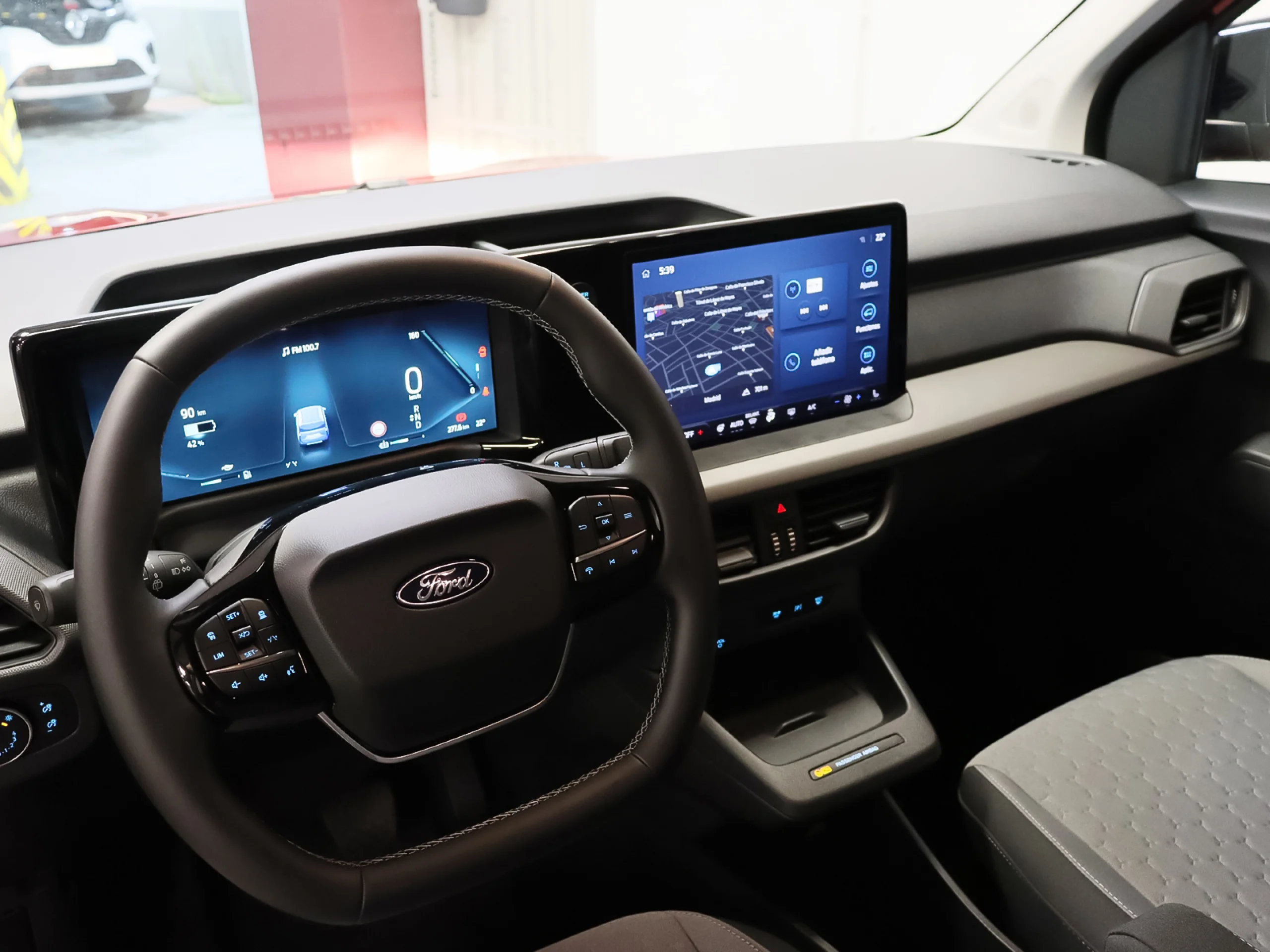 Ford Tourneo Courier BEV 43,5kWh Titanium Auto 100 kW (136 CV) - Foto 4