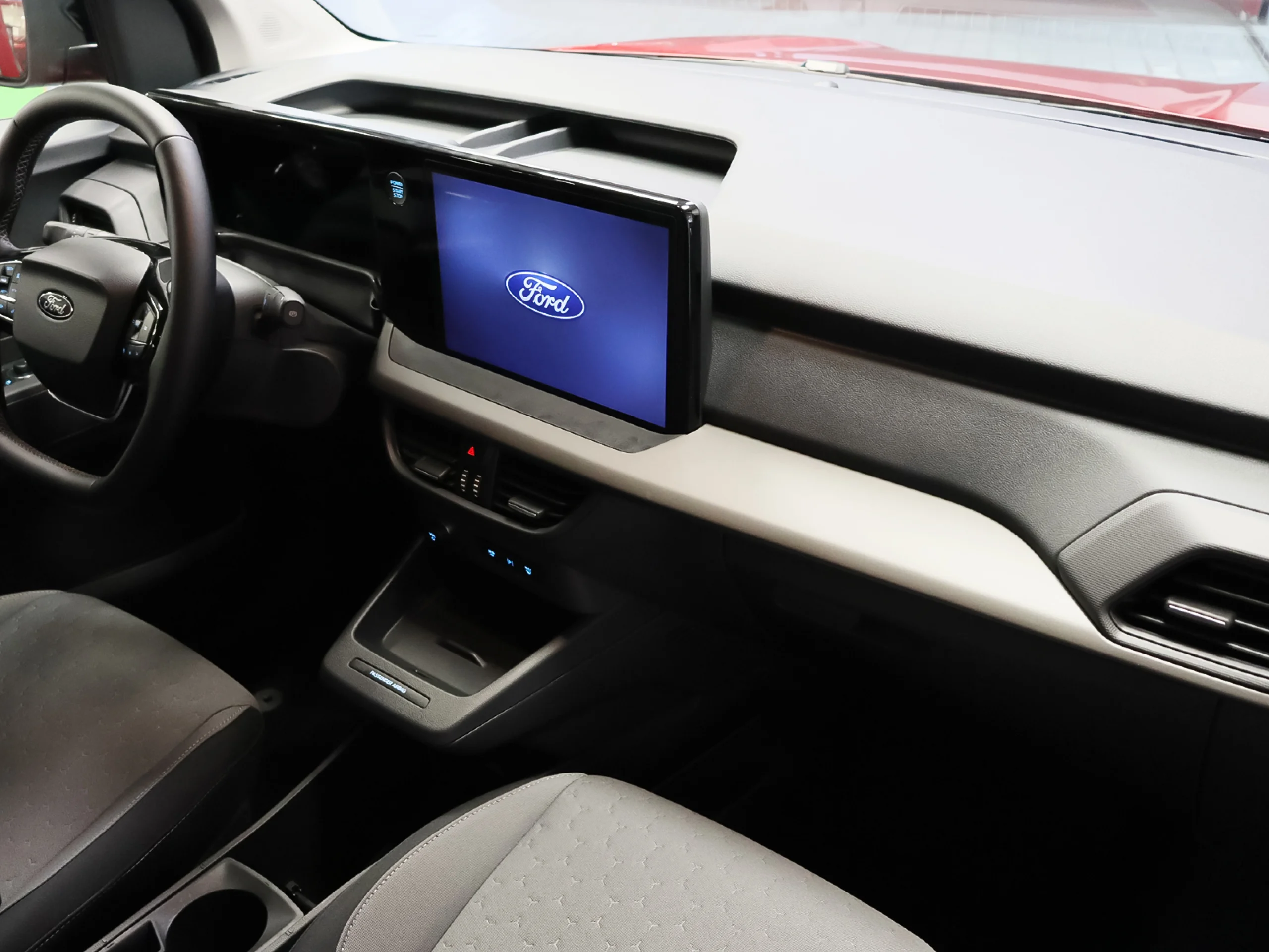 Ford Tourneo Courier BEV 43,5kWh Titanium Auto 100 kW (136 CV) - Foto 5