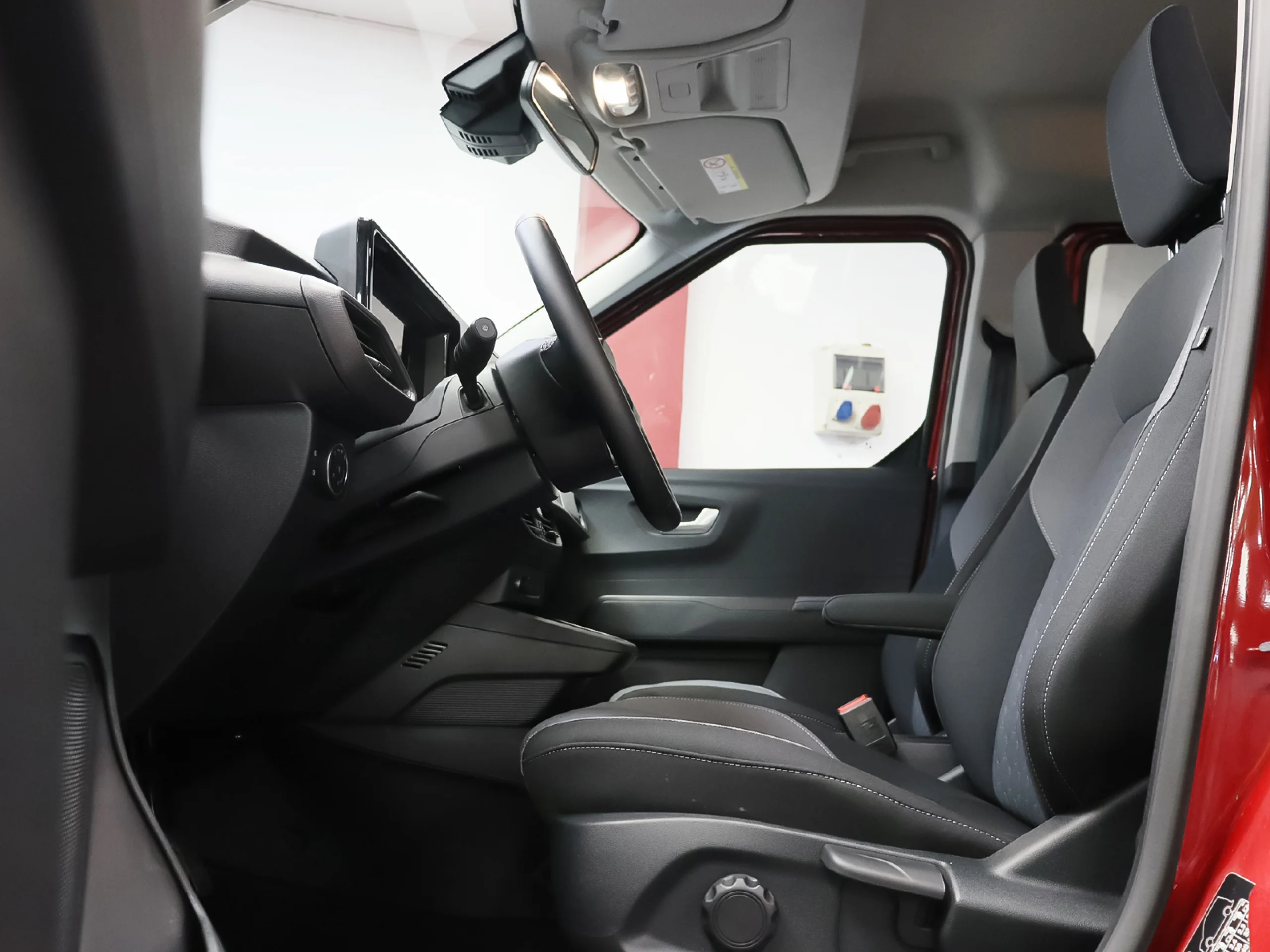 Ford Tourneo Courier BEV 43,5kWh Titanium Auto 100 kW (136 CV) - Foto 6