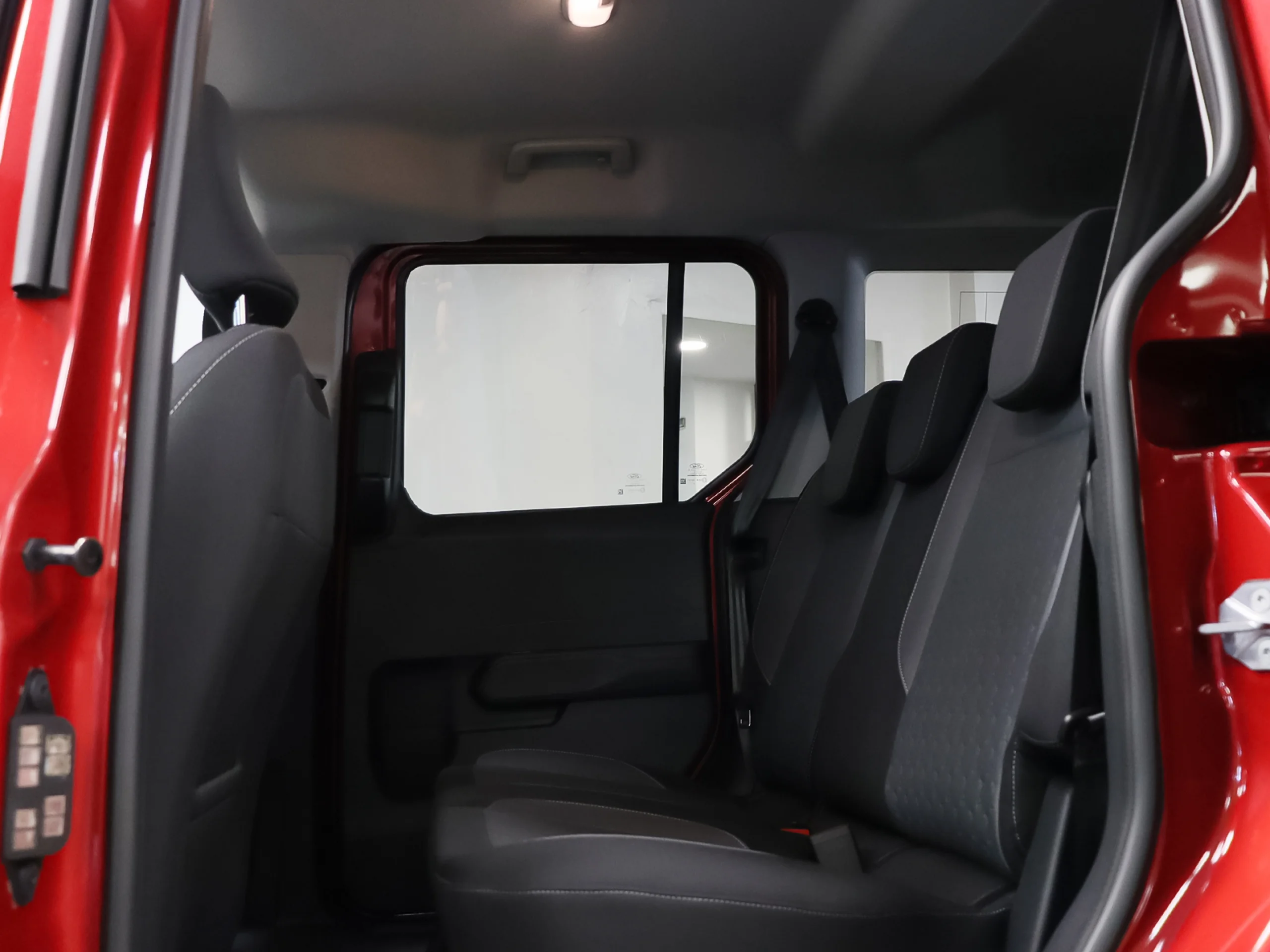 Ford Tourneo Courier BEV 43,5kWh Titanium Auto 100 kW (136 CV) - Foto 8