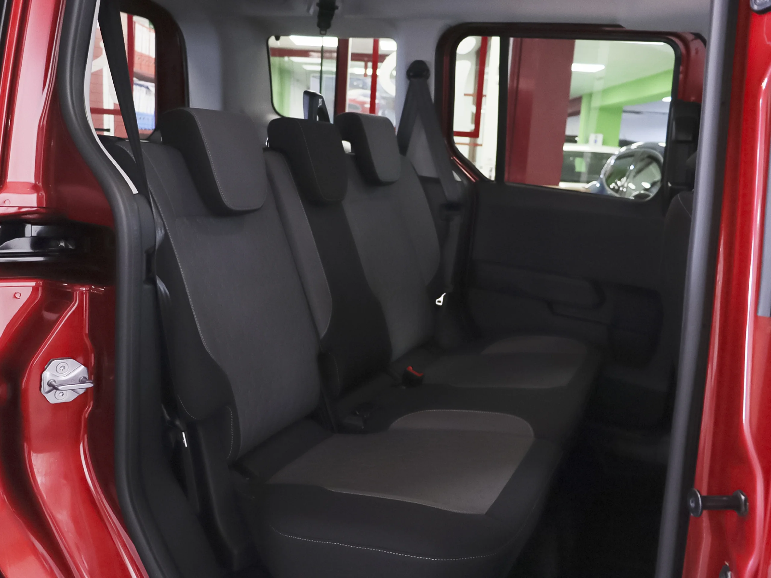 Ford Tourneo Courier BEV 43,5kWh Titanium Auto 100 kW (136 CV) - Foto 11