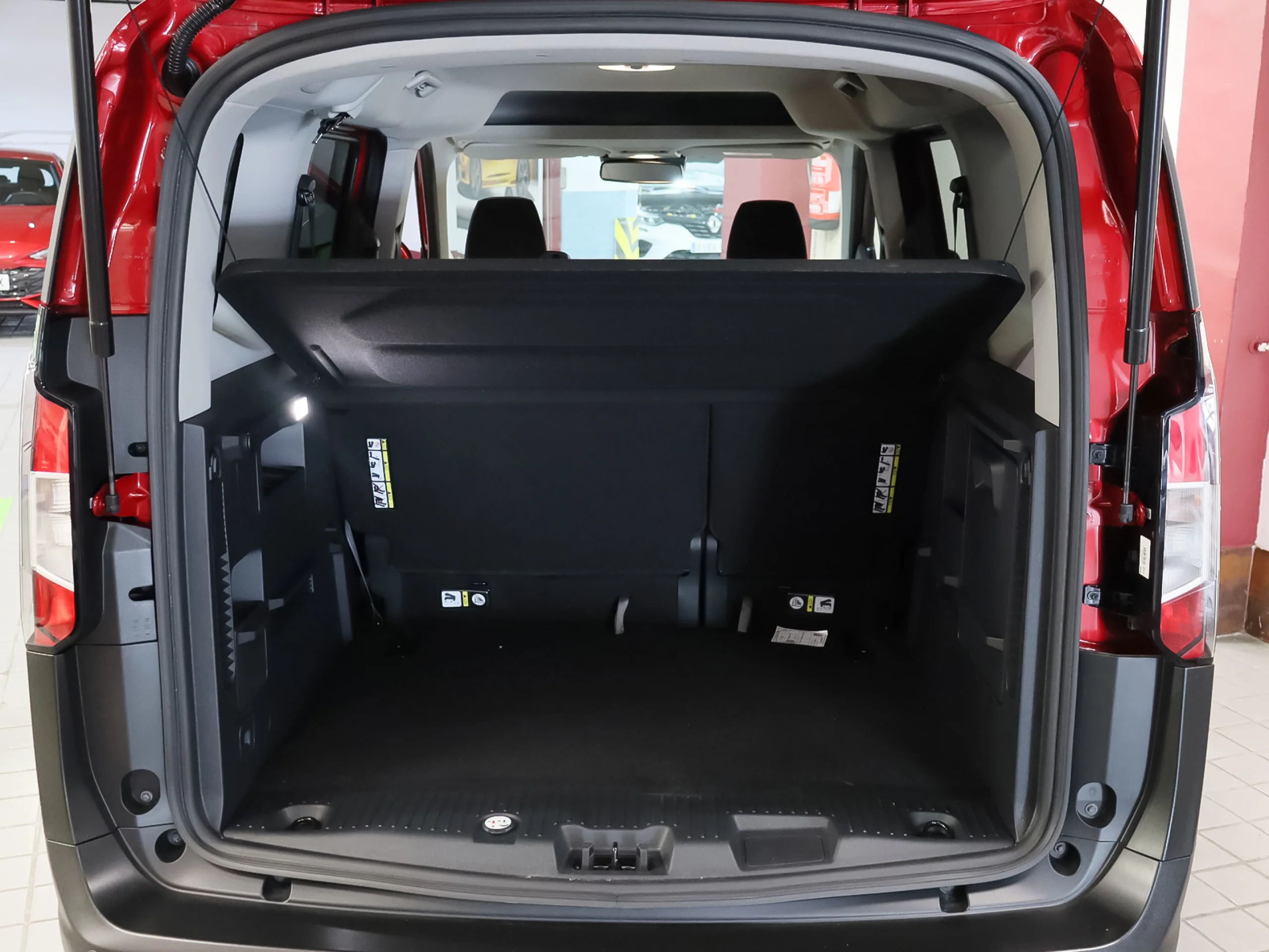 Ford Tourneo Courier BEV 43,5kWh Titanium Auto 100 kW (136 CV) - Foto 37