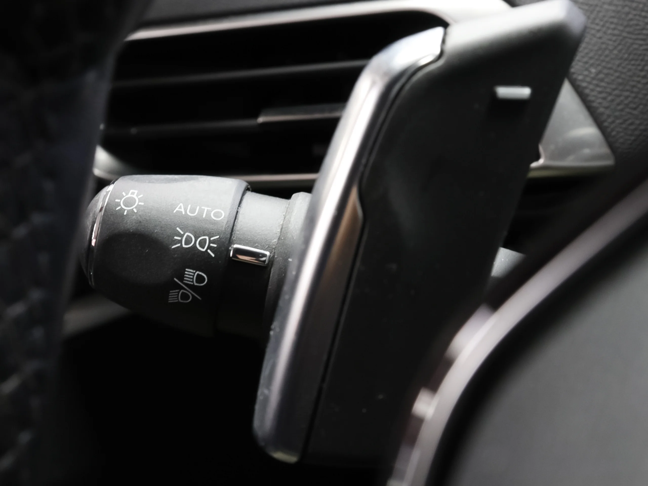 Peugeot 3008 Hybrid 225 Allure e-EAT8 165 kW (225 CV) - Foto 7