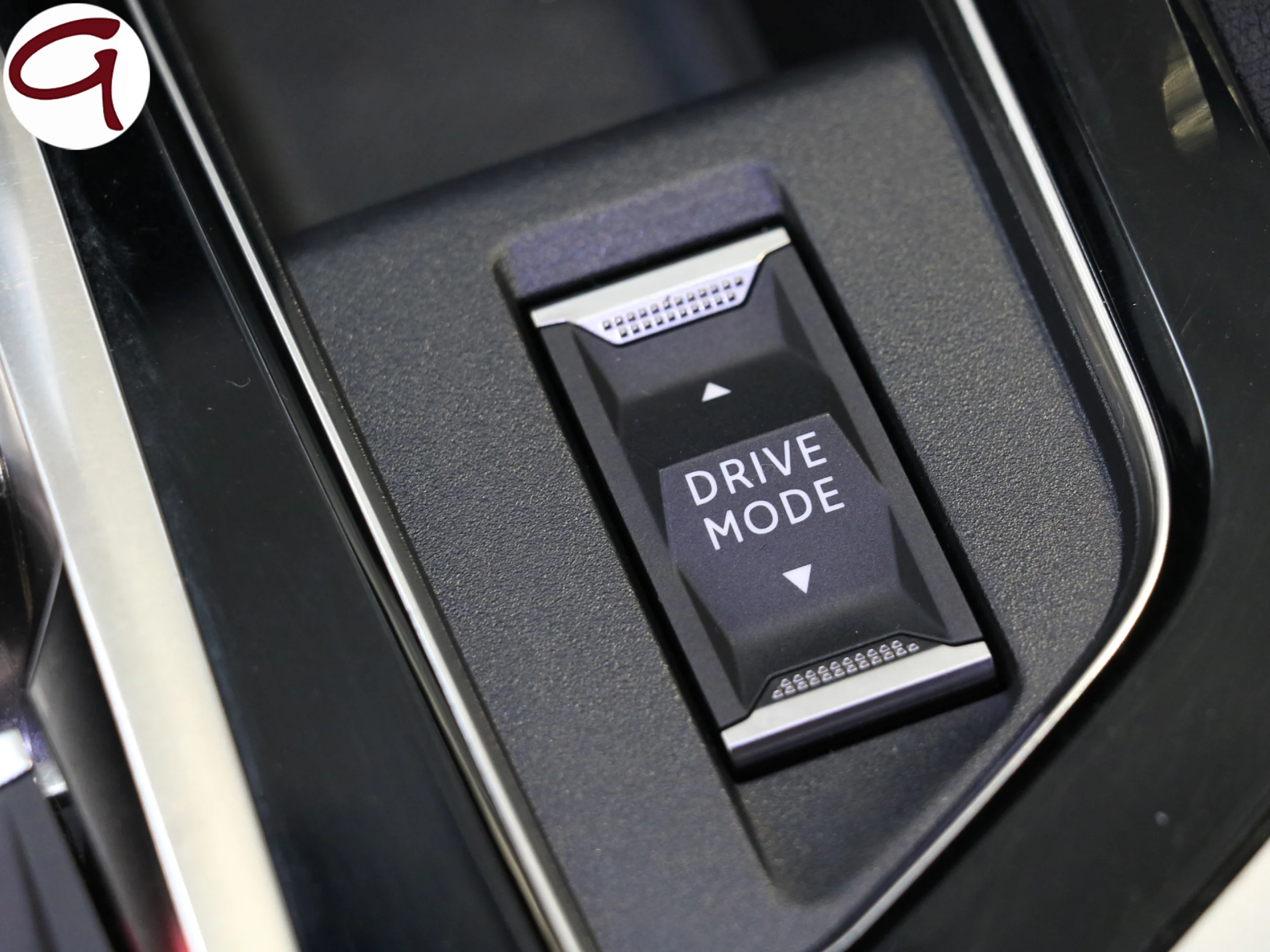 Peugeot 3008 Hybrid 225 Allure e-EAT8 165 kW (225 CV) - Foto 32