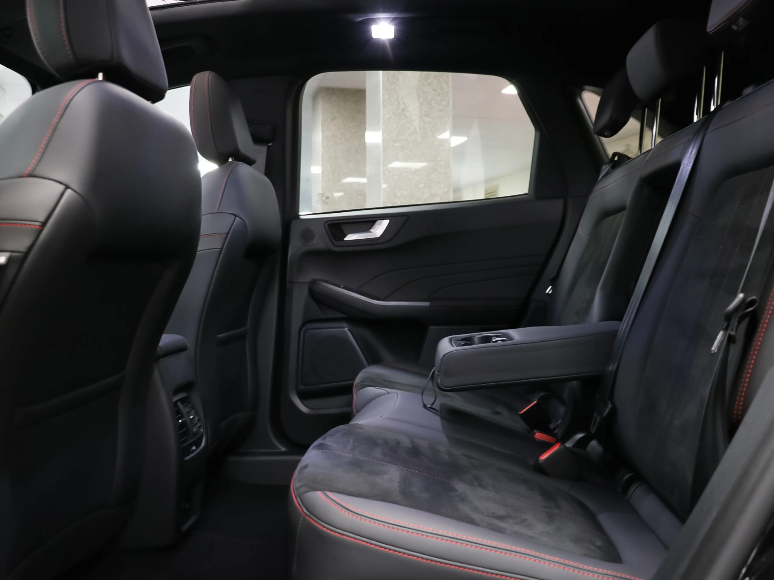 Ford Kuga 2.5 Duratec PHEV ST-Line X Auto 178 kW (243 CV) - Foto 12