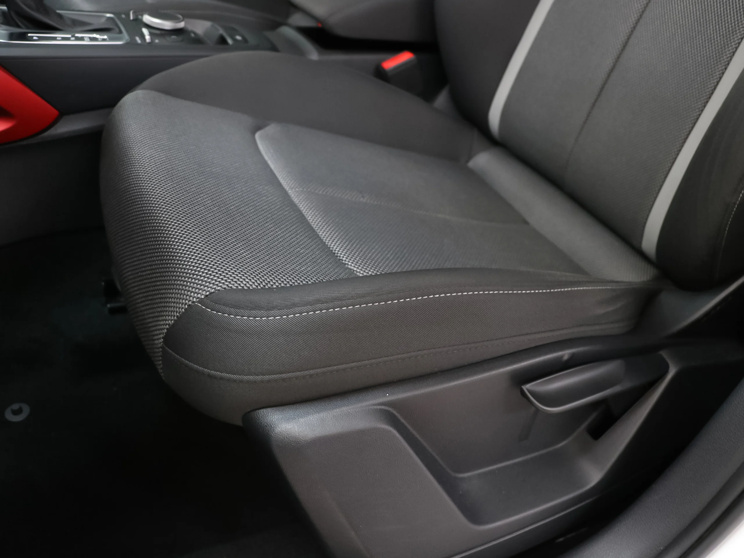 Audi Q2 design 30 TDI 85 kW (116 CV) S tronic - Foto 9