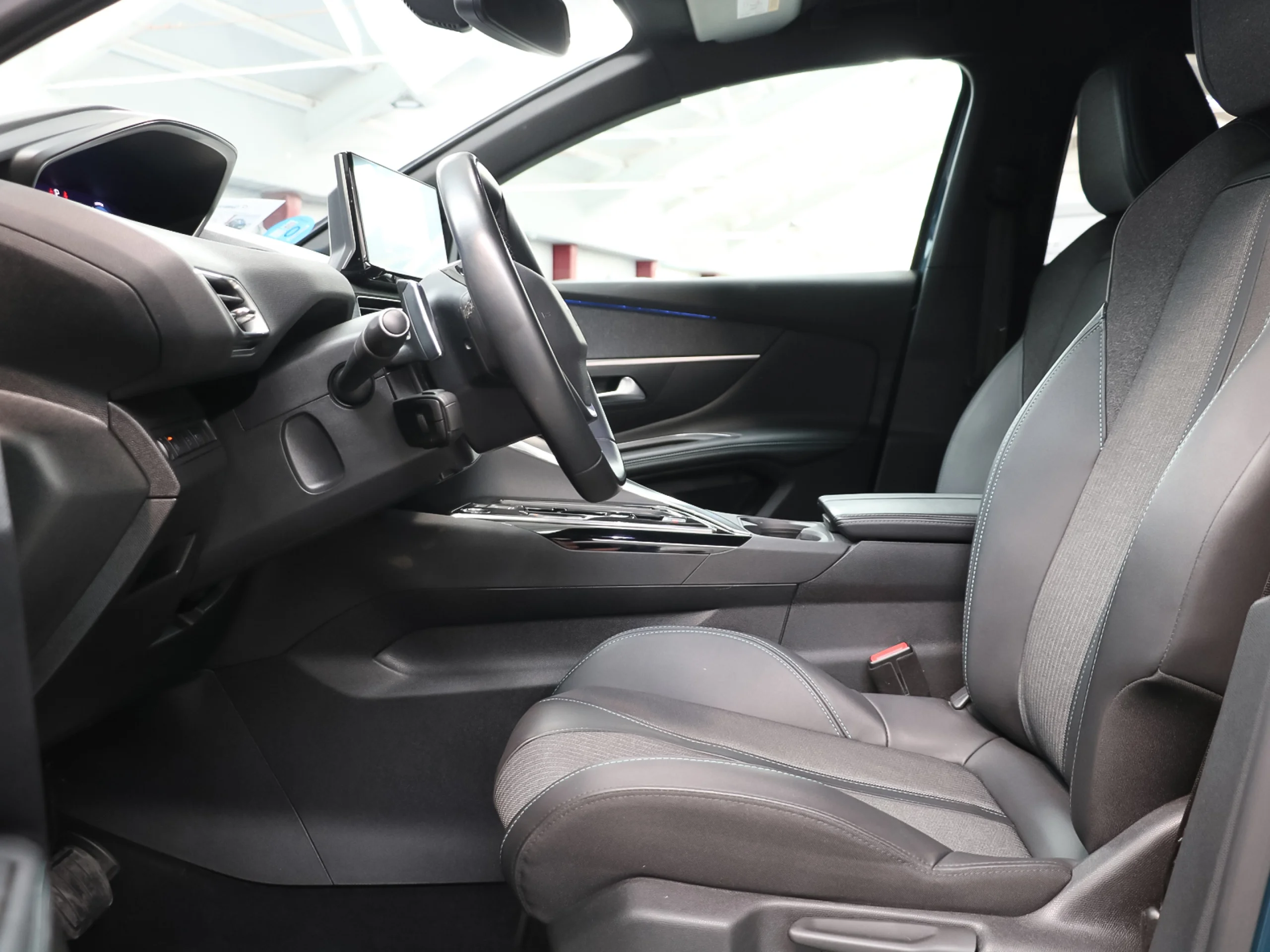 Peugeot 3008 Hybrid 225 Allure Pack e-EAT8 165 kW (225 CV) - Foto 6
