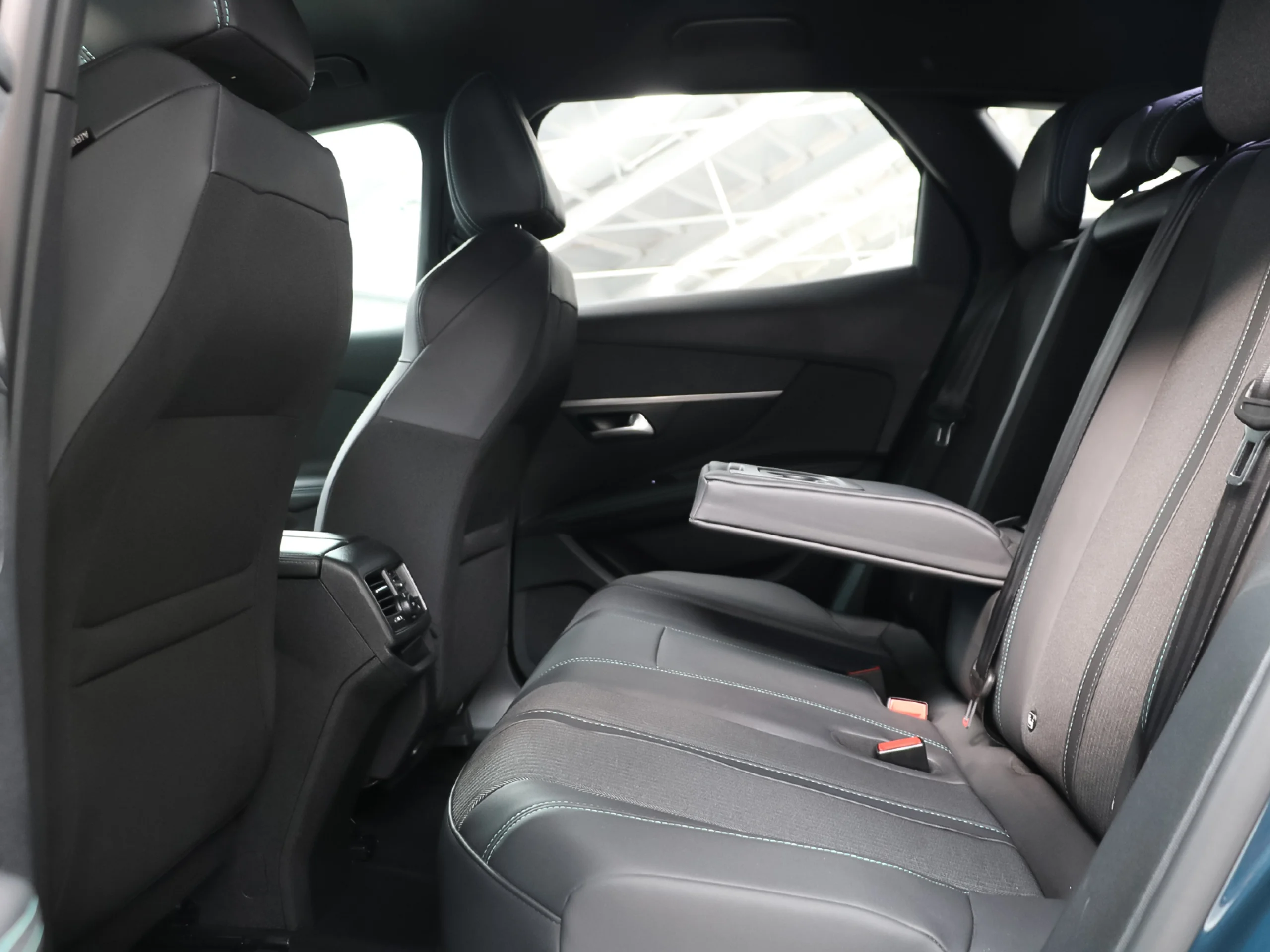 Peugeot 3008 Hybrid 225 Allure Pack e-EAT8 165 kW (225 CV) - Foto 9