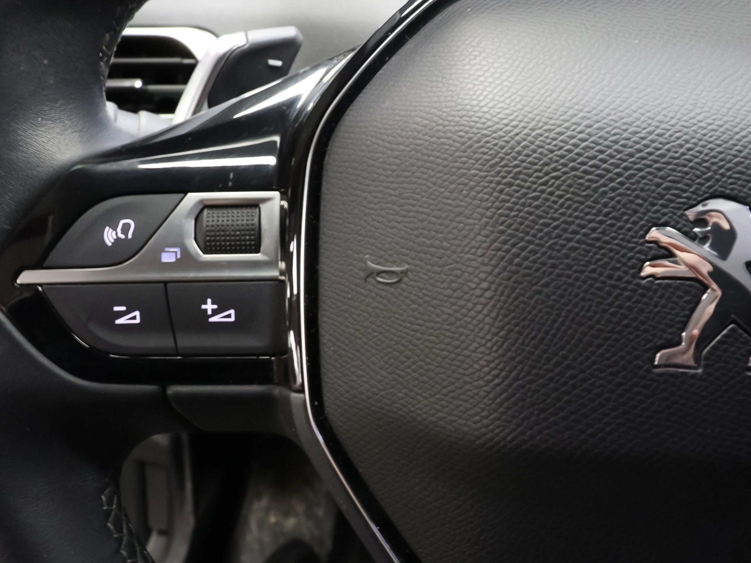 Peugeot 3008 Hybrid 225 Allure Pack e-EAT8 165 kW (225 CV) - Foto 25