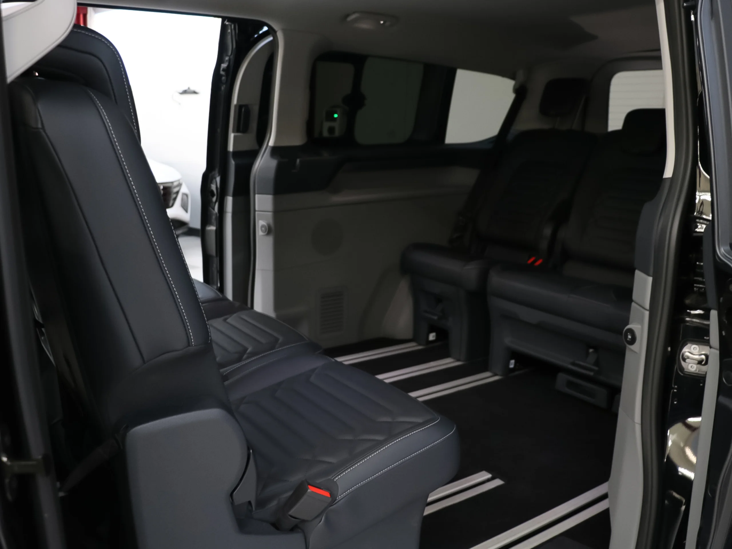 Ford Tourneo Custom BEV 64kWh Titanium X L2 Auto 160 kW (218 CV) - Foto 14