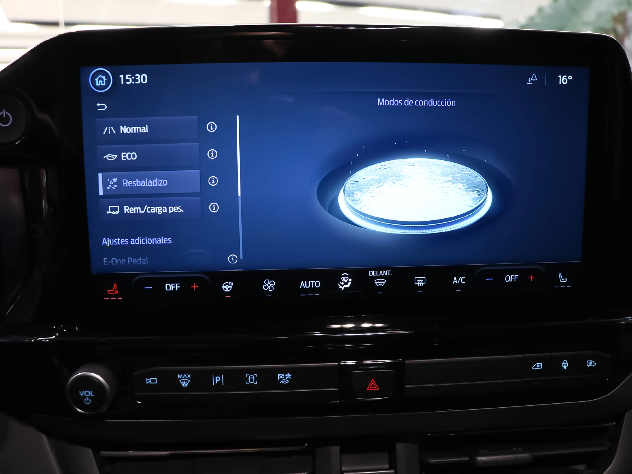 Ford Tourneo Custom BEV 64kWh Titanium X L2 Auto 160 kW (218 CV) - Foto 36