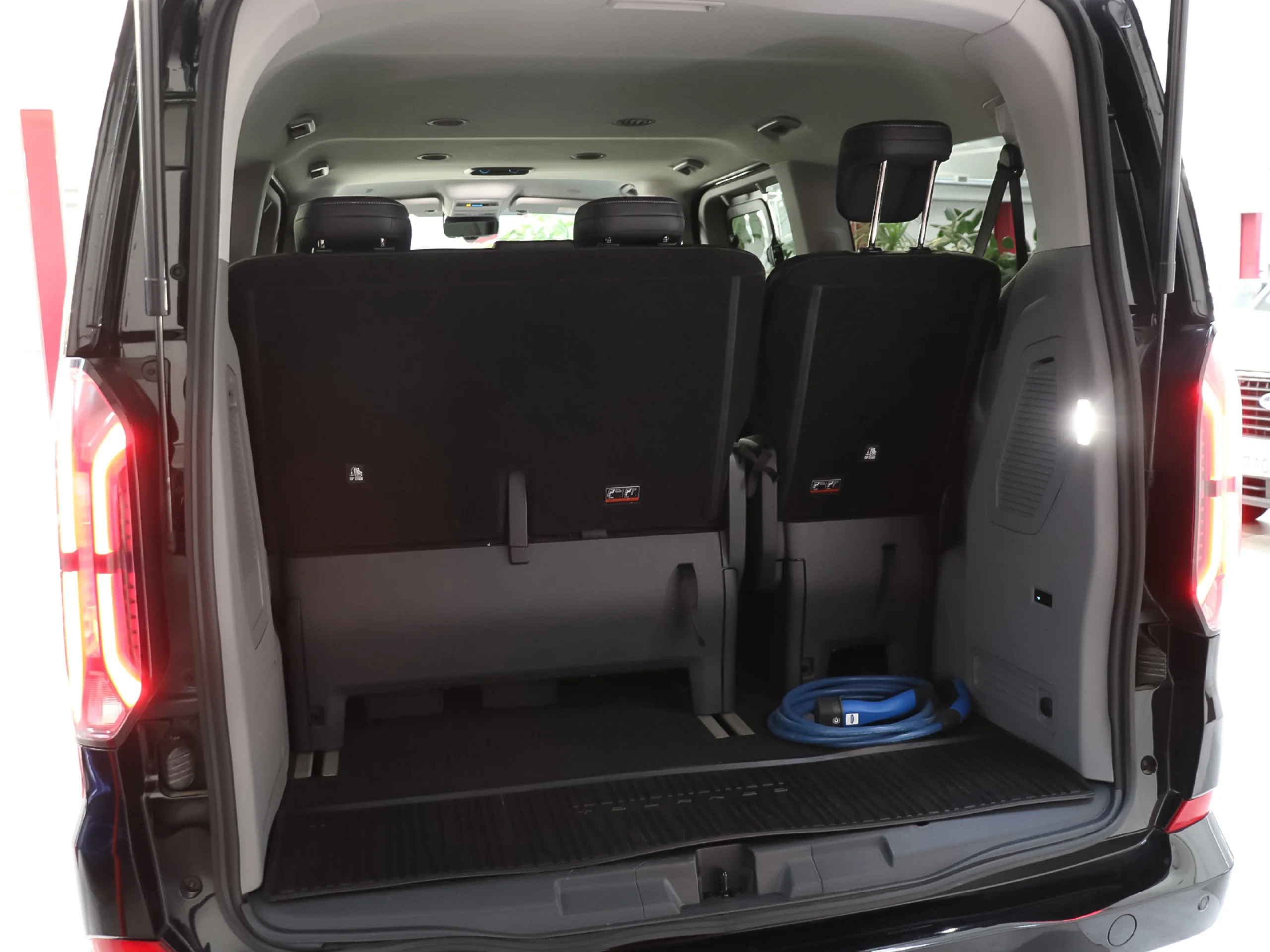 Ford Tourneo Custom BEV 64kWh Titanium X L2 Auto 160 kW (218 CV) - Foto 56