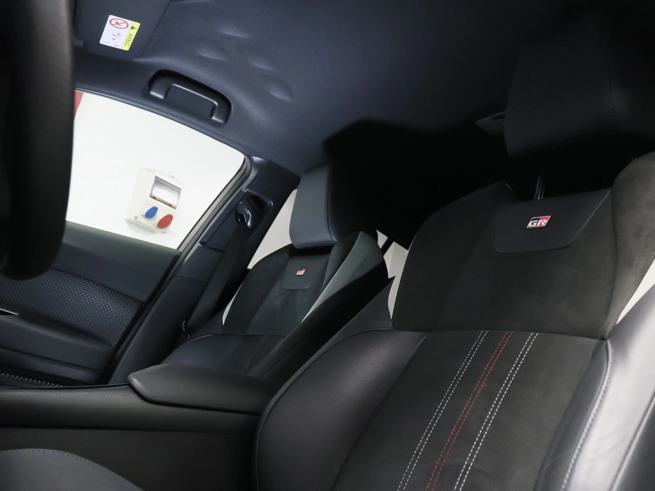 Toyota C-HR 180H GR Sport 135 kW (184 CV) - Foto 8