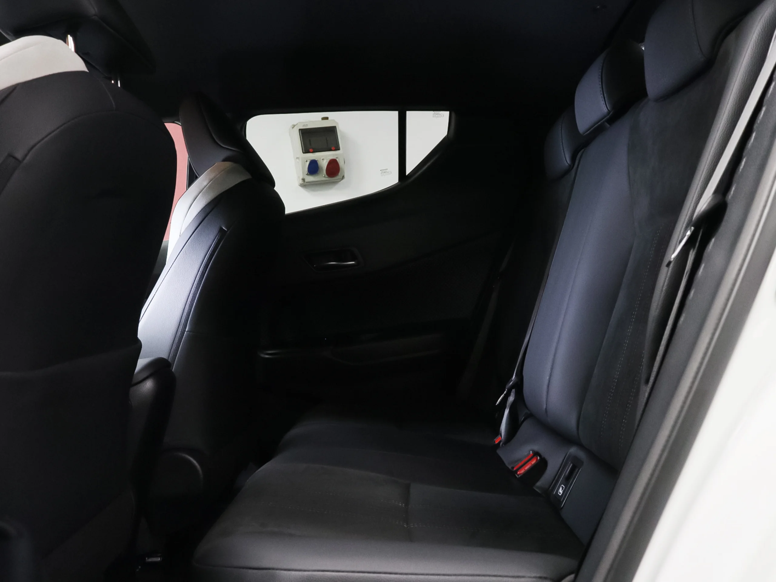 Toyota C-HR 180H GR Sport 135 kW (184 CV) - Foto 9