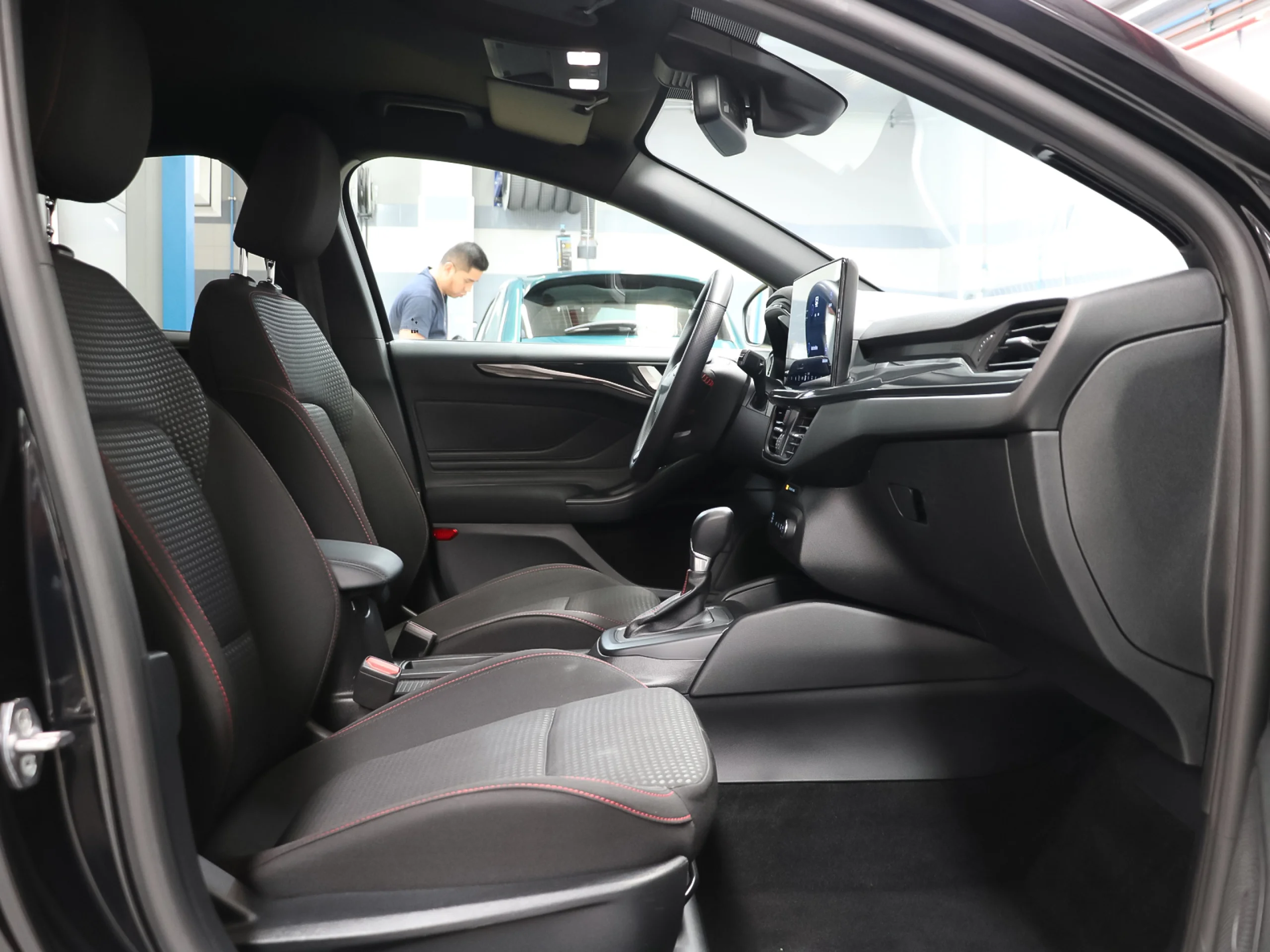 Ford Focus 1.0 Ecoboost MHEV ST-Line Auto 114 kW (155 CV) - Foto 6