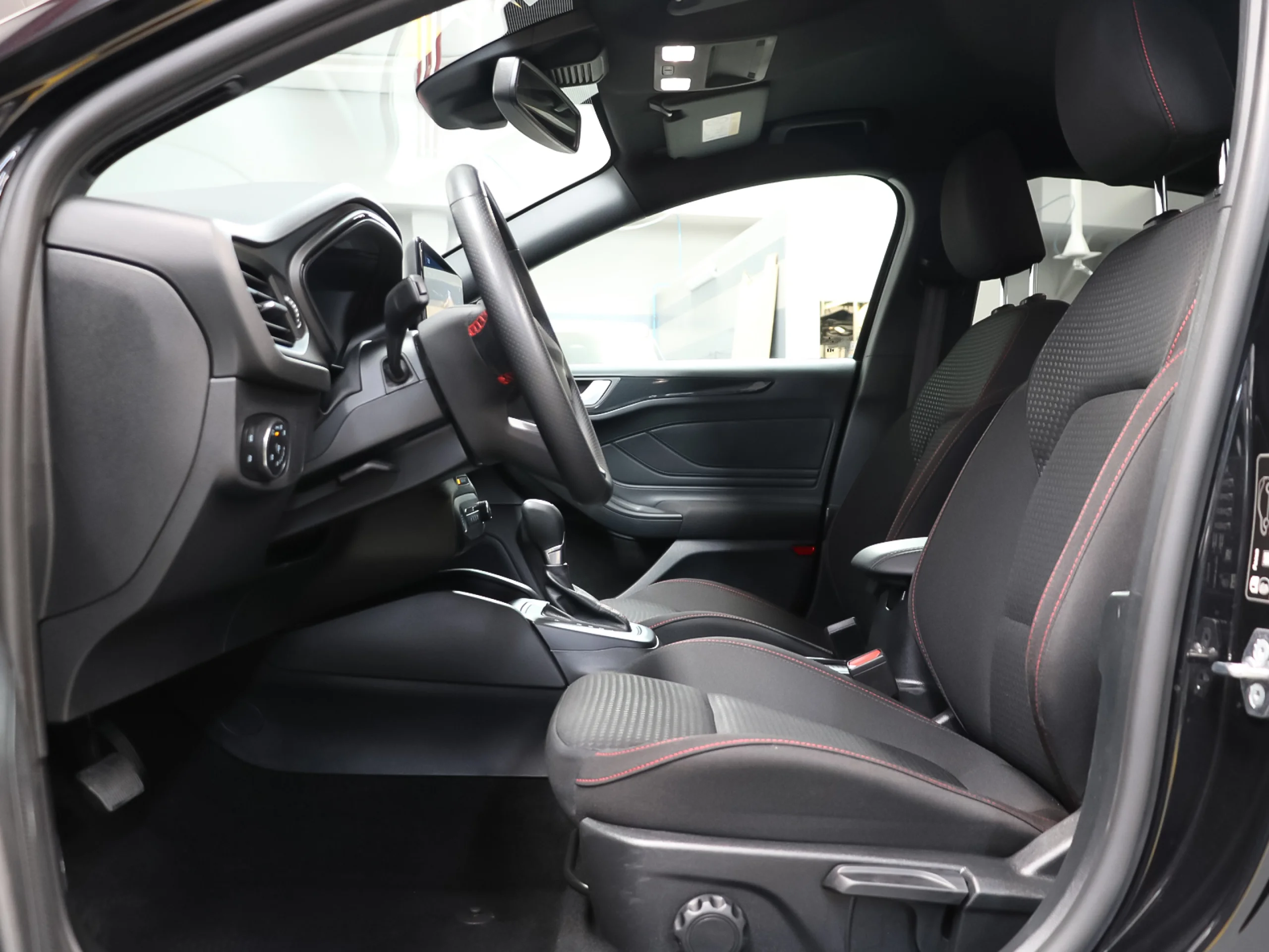 Ford Focus 1.0 Ecoboost MHEV ST-Line Auto 114 kW (155 CV) - Foto 7