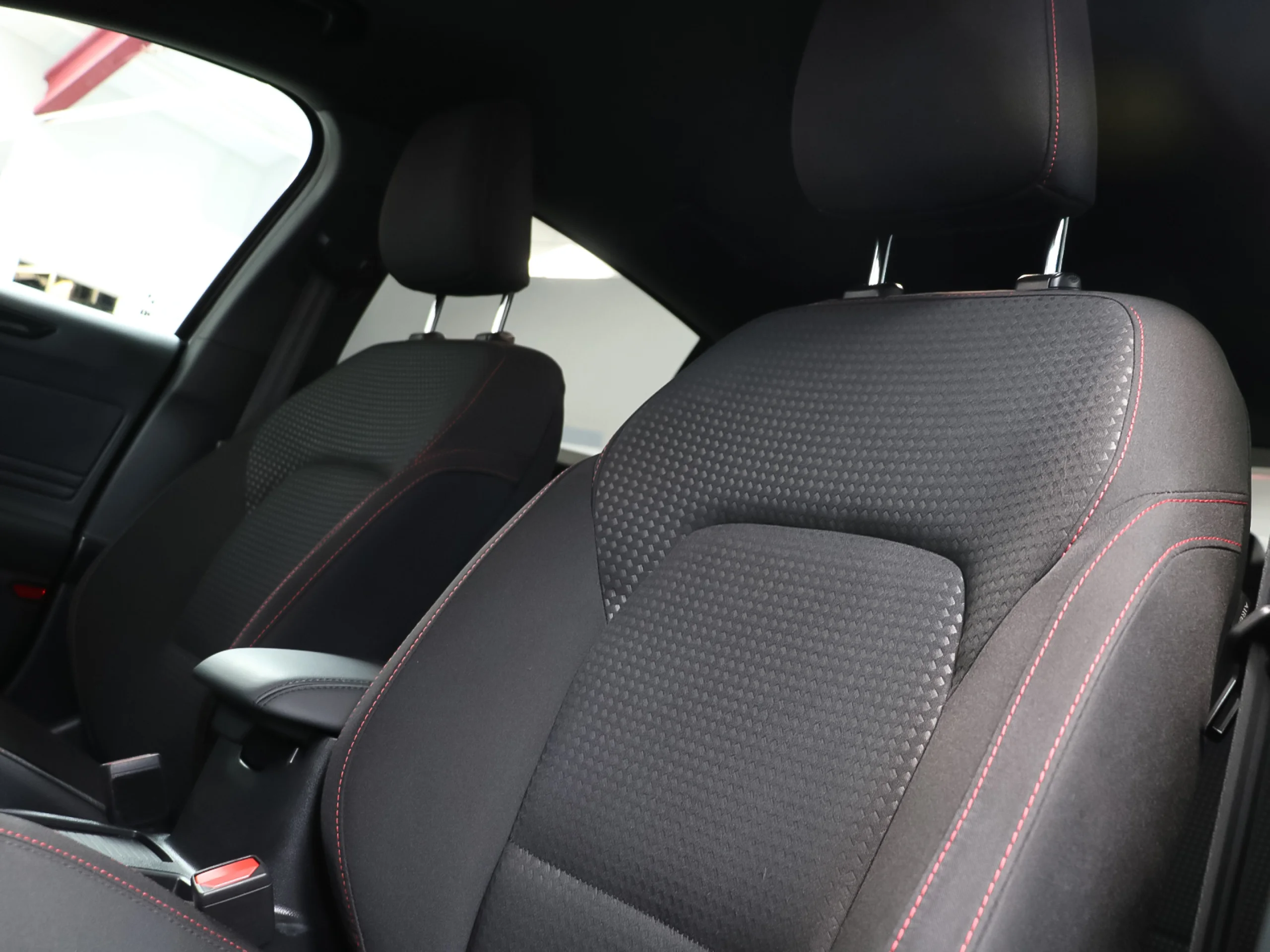 Ford Focus 1.0 Ecoboost MHEV ST-Line Auto 114 kW (155 CV) - Foto 8