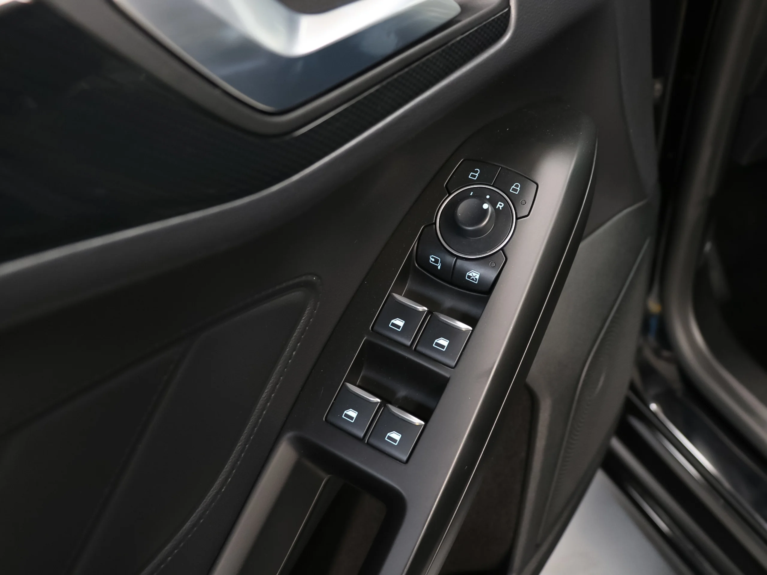 Ford Focus 1.0 Ecoboost MHEV ST-Line Auto 114 kW (155 CV) - Foto 39