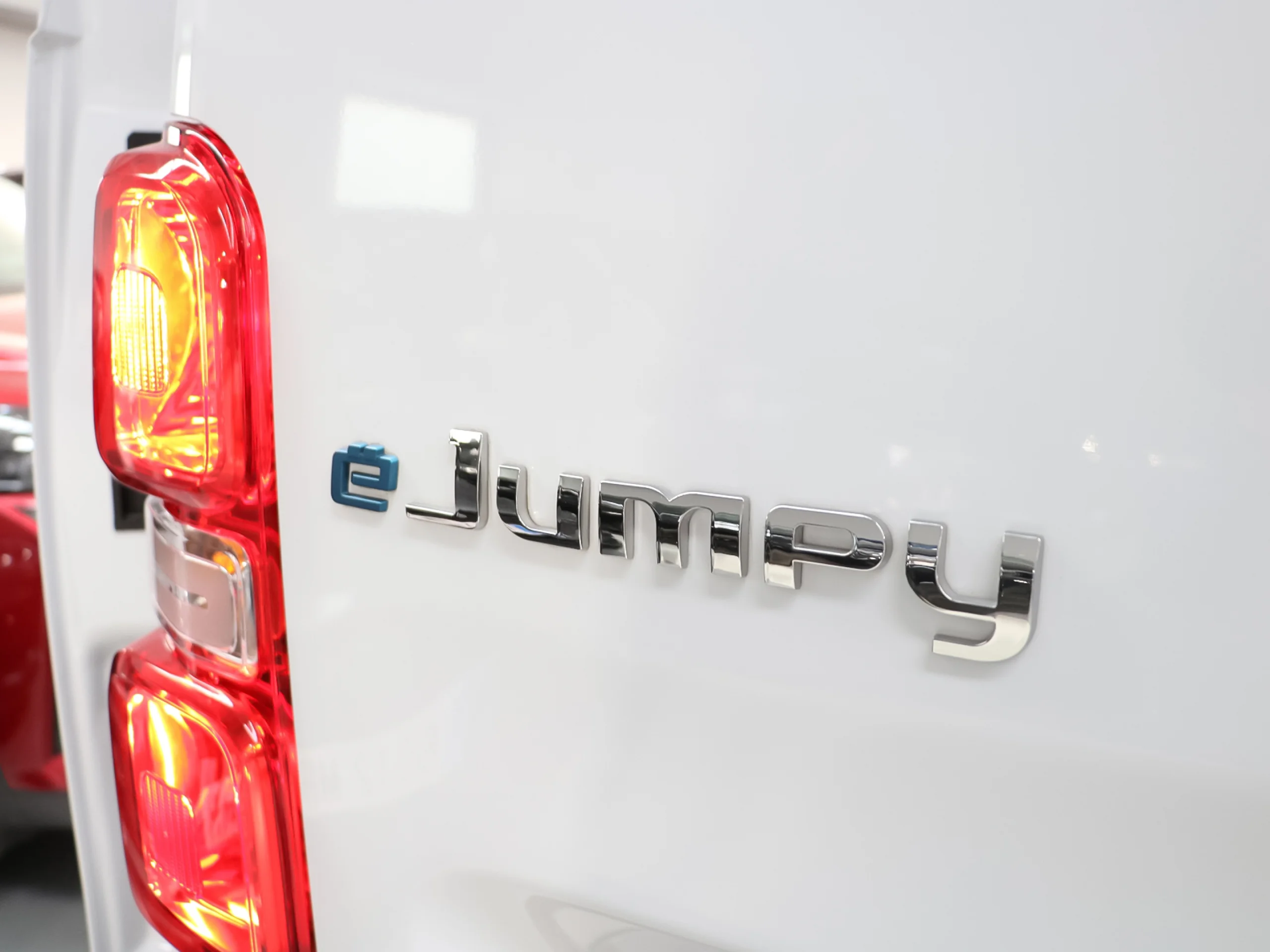 Citroen ë-Jumpy Furgon ë-Jumpy 75 KWh Talla M Club 100 kW (136 CV) - Foto 16