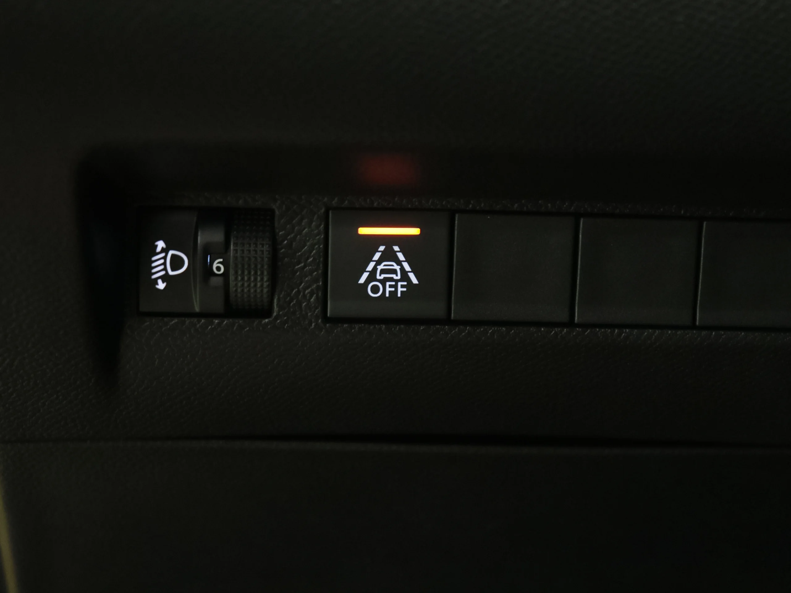 Peugeot E-208 Eléctrico Allure Pack 100 kW (136 CV) - Foto 8