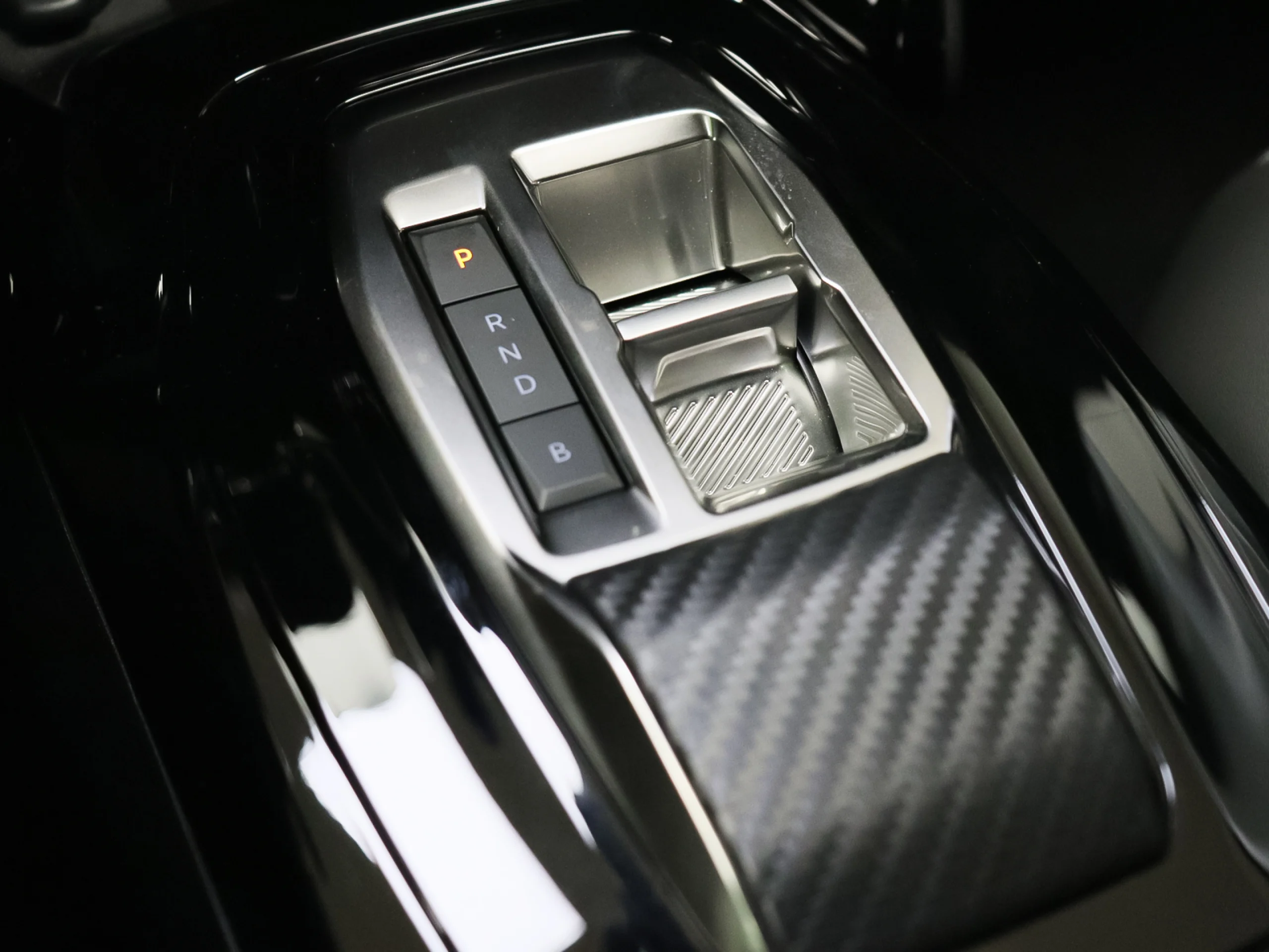 Peugeot E-208 Eléctrico Allure Pack 100 kW (136 CV) - Foto 25