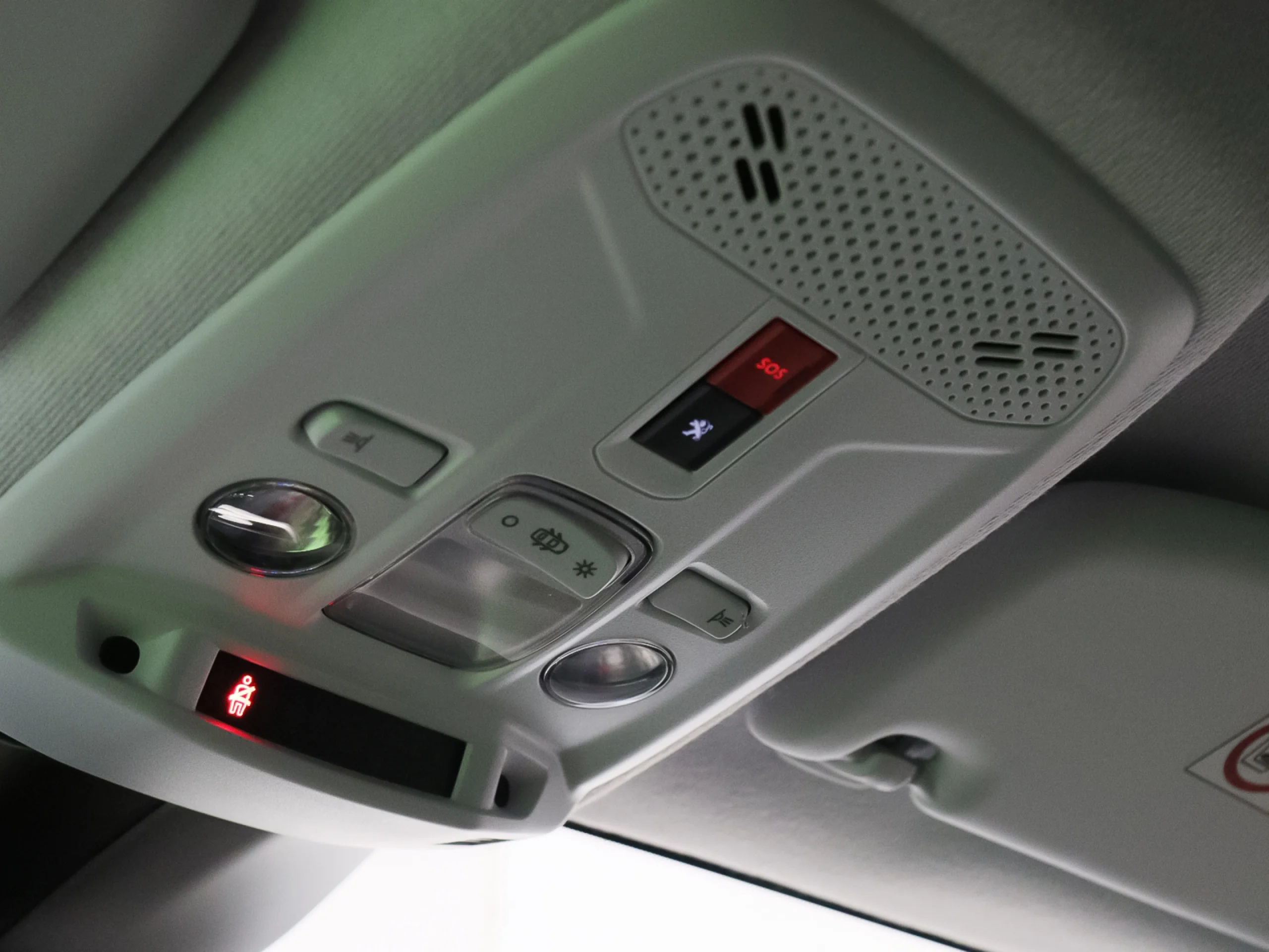 Peugeot E-208 Eléctrico Allure Pack 100 kW (136 CV) - Foto 27