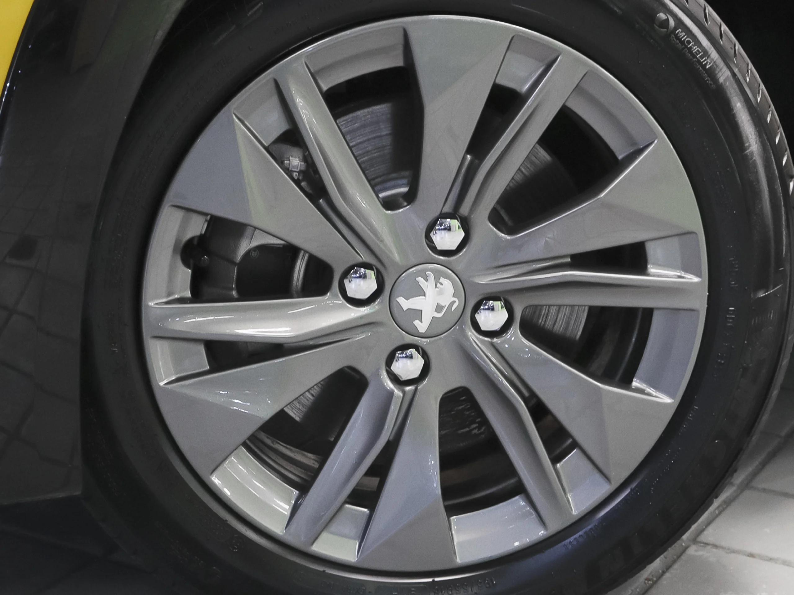 Peugeot E-208 Eléctrico Allure Pack 100 kW (136 CV) - Foto 29