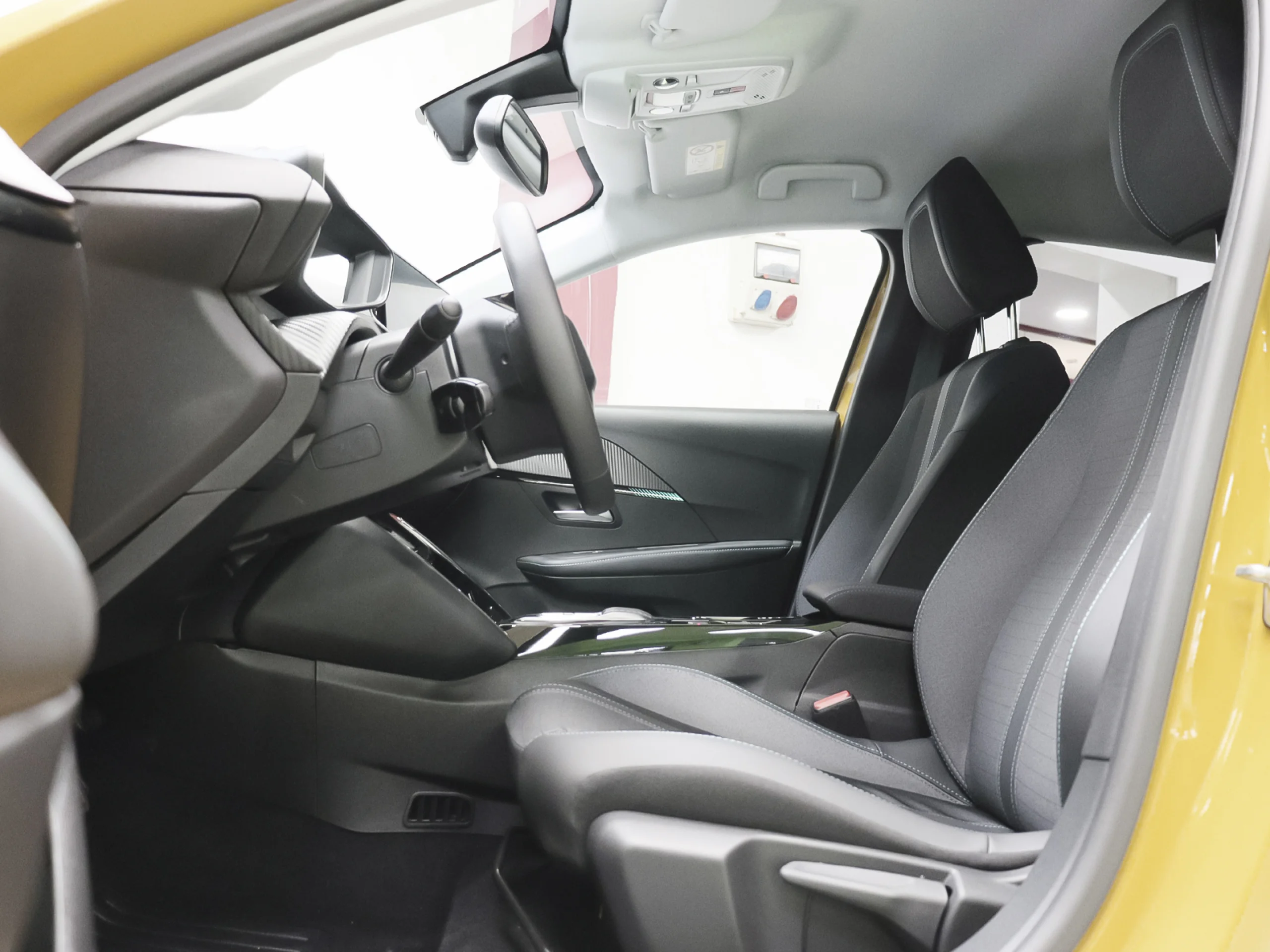 Peugeot E-208 Eléctrico Allure Pack 100 kW (136 CV) - Foto 4