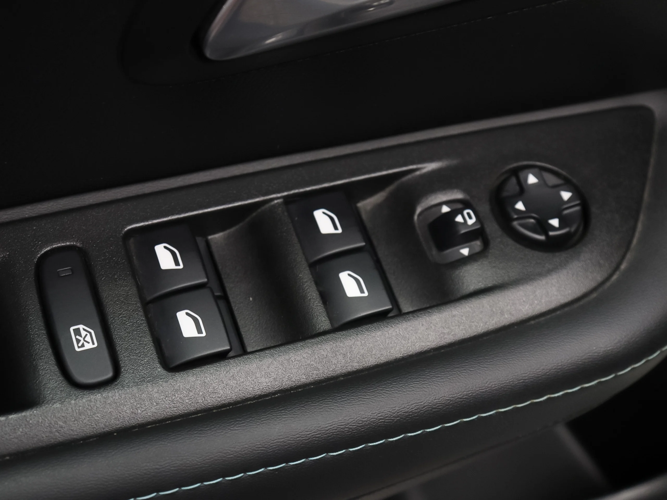 Peugeot E-208 Eléctrico Allure Pack 100 kW (136 CV) - Foto 10