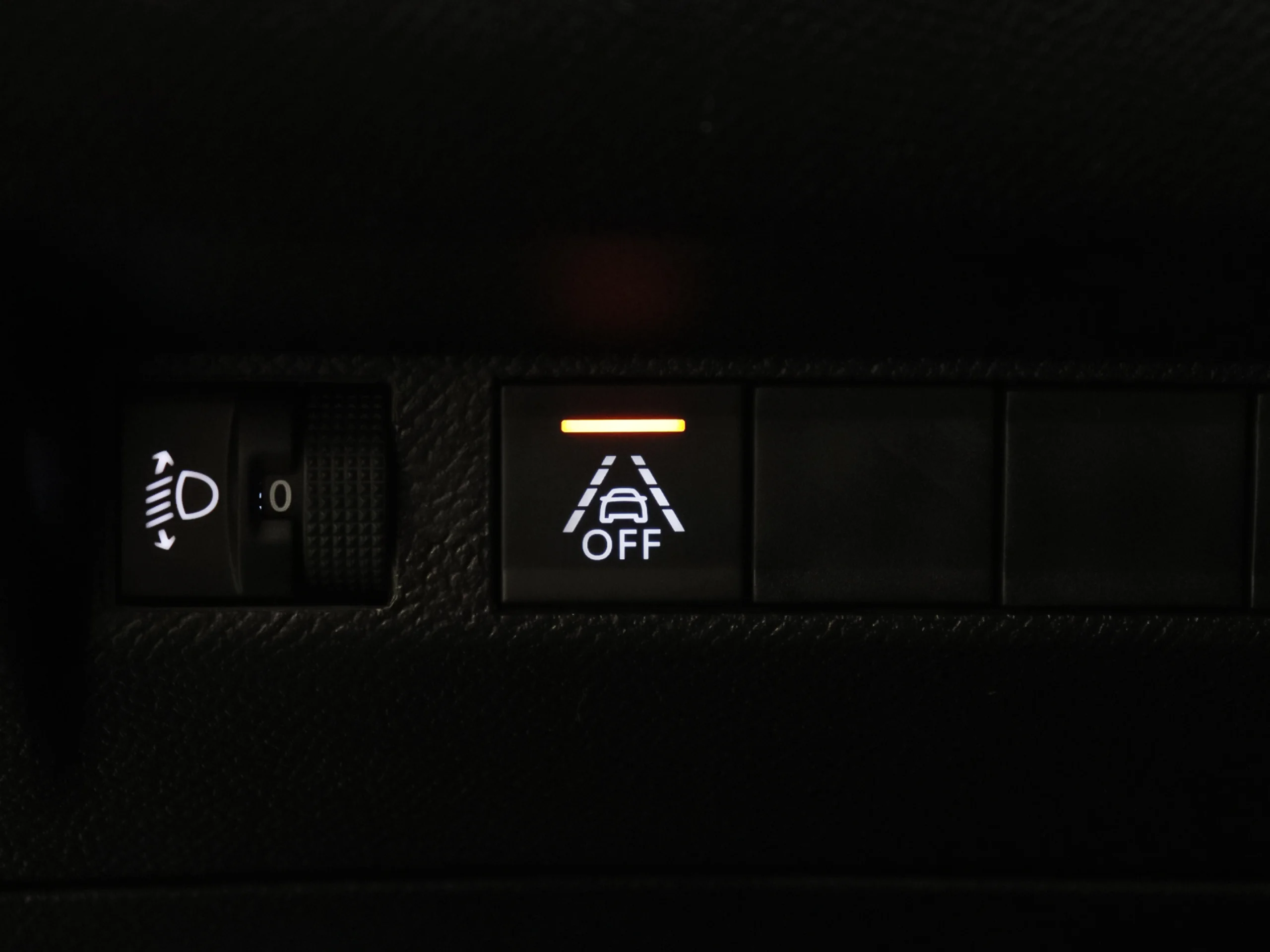 Peugeot E-208 Eléctrico Allure Pack 100 kW (136 CV) - Foto 18