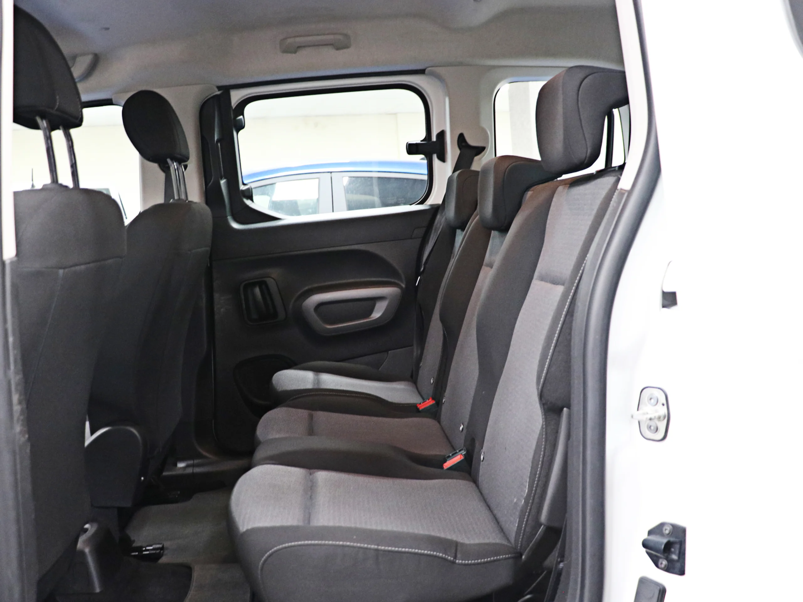 Toyota Proace City 1.5 D VX L1 75 kW (102 CV) - Foto 9