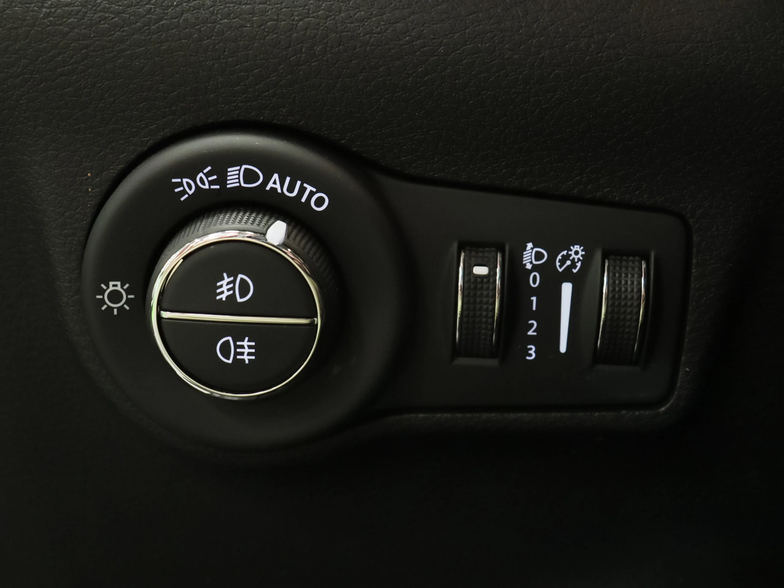 Jeep Compass eHybrid 1.5 MHEV Longitude DCT 96 kW (130 CV) - Foto 12